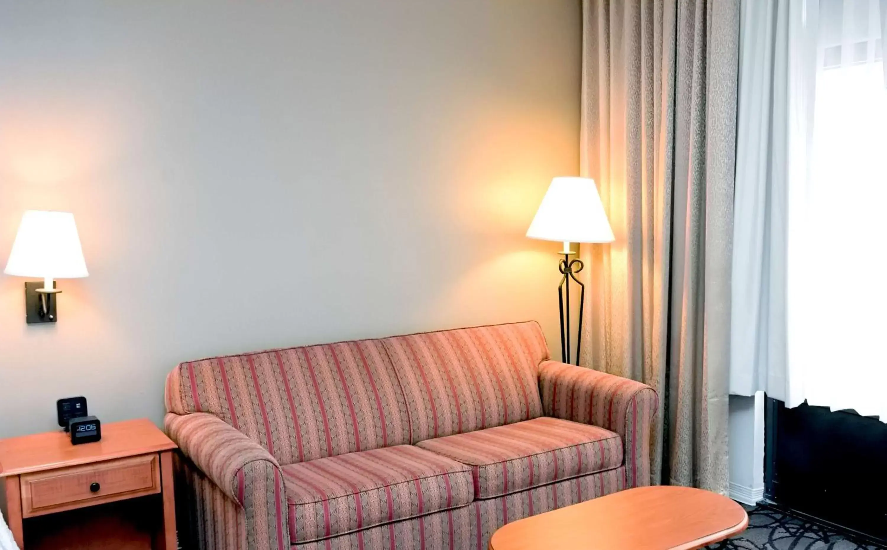 Living room, Seating Area in Hampton Inn & Suites Birmingham-Pelham - I-65