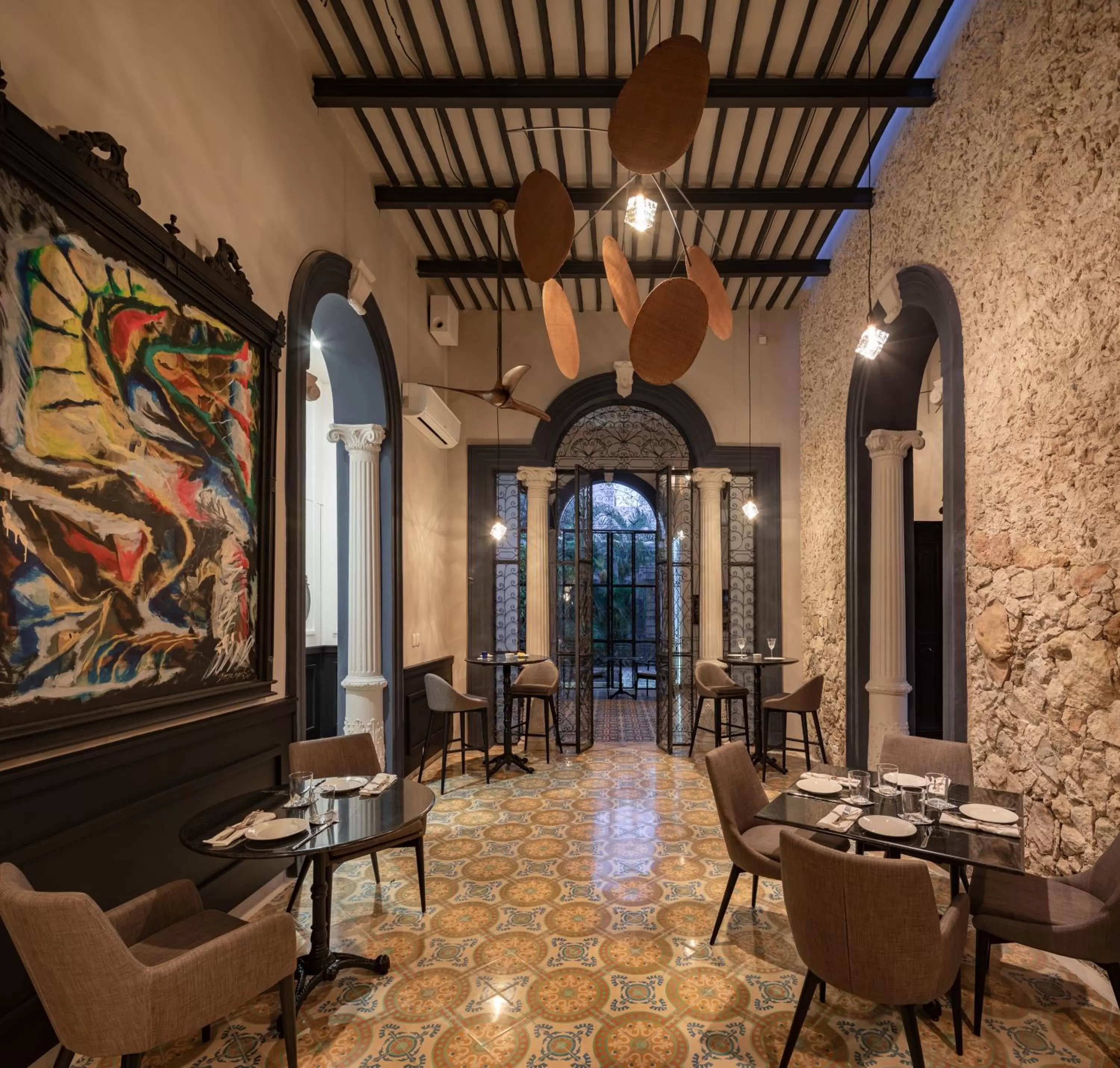 Restaurant/places to eat in Künük Hotel Boutique