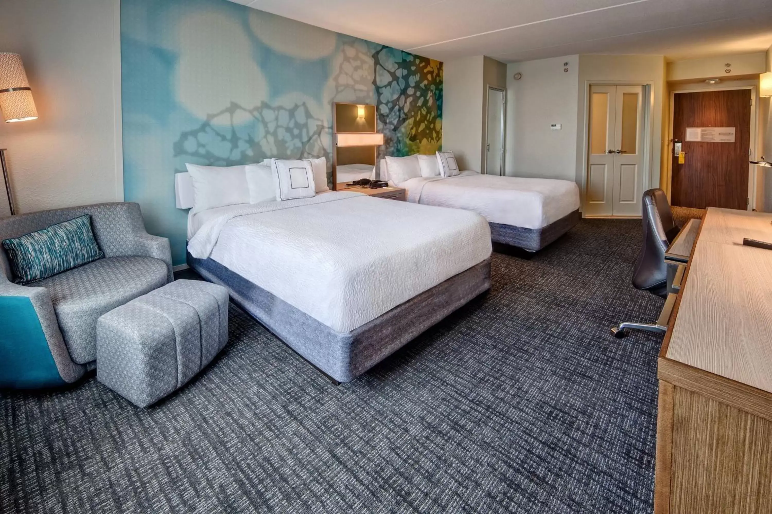 Photo of the whole room, Bed in Courtyard by Marriott Dulles Airport Herndon