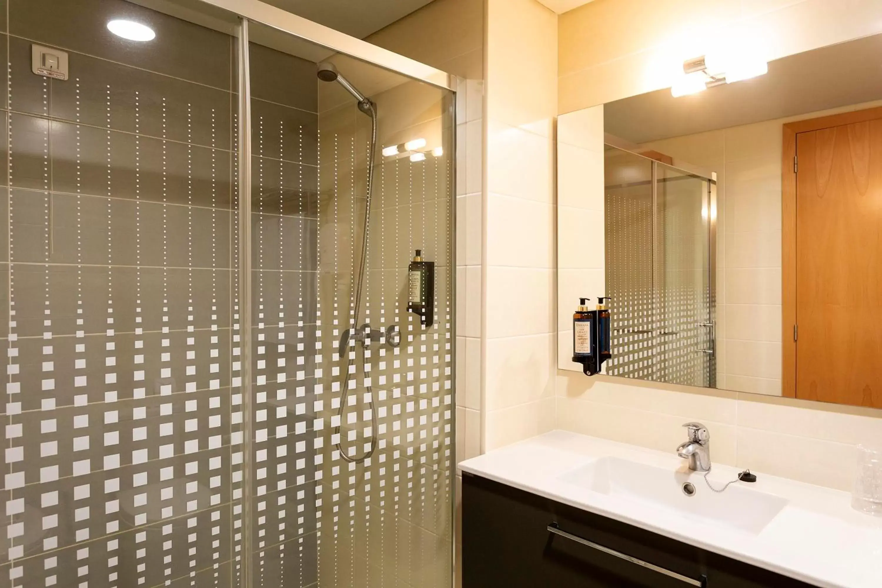 Shower, Bathroom in Antillia Hotel