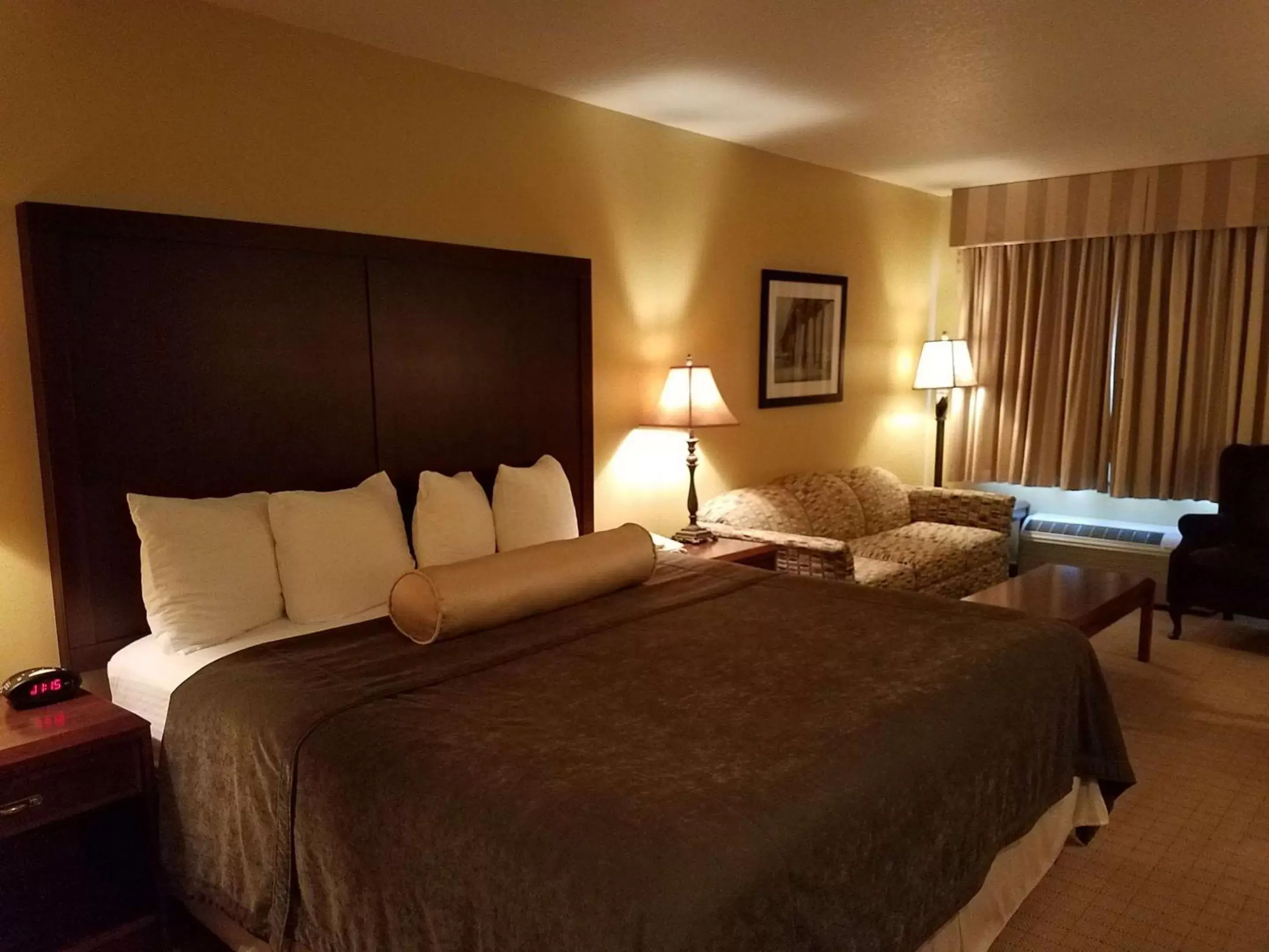 Photo of the whole room, Bed in Best Western Salbasgeon Inn & Suites