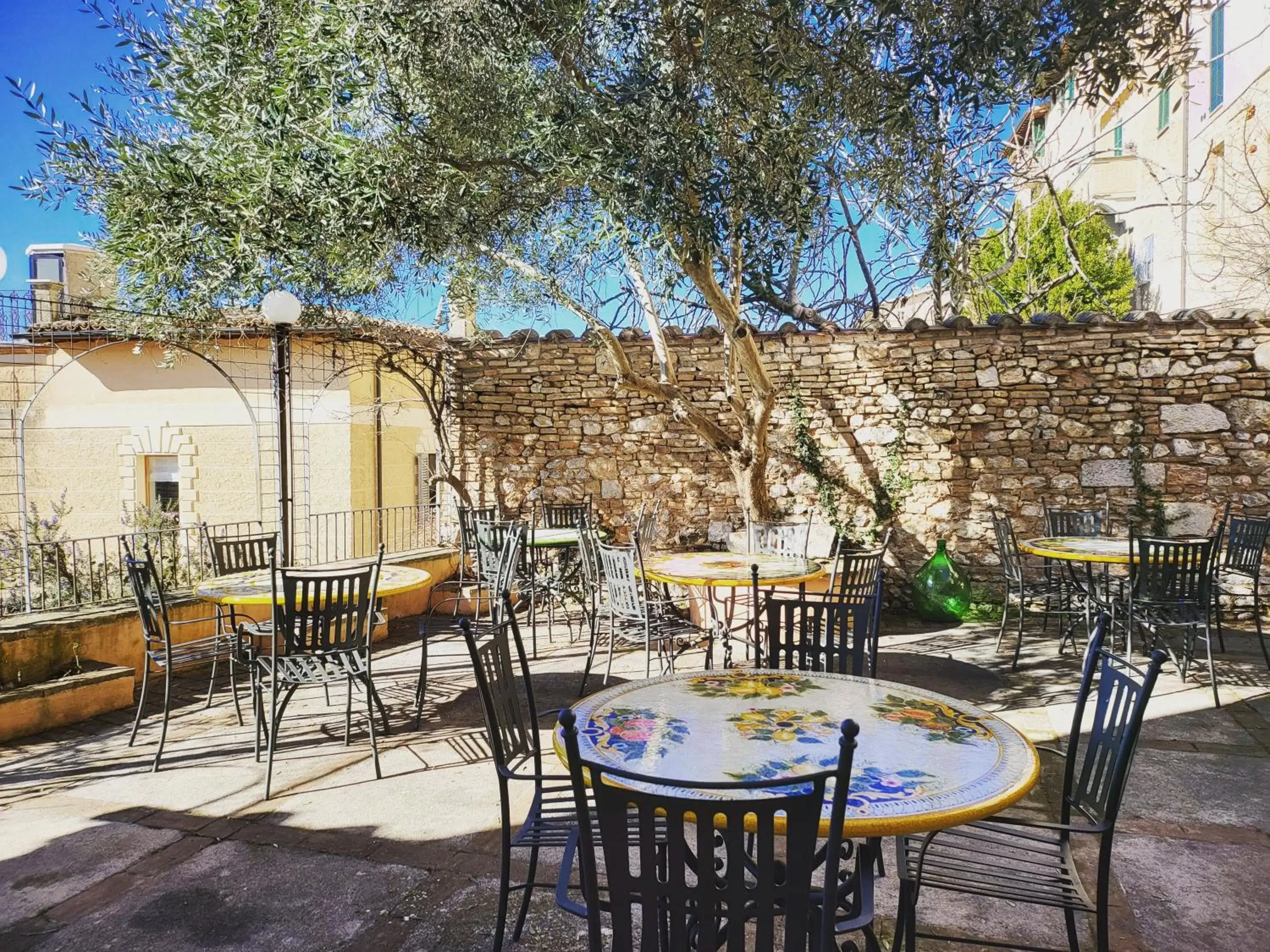 Patio, Restaurant/Places to Eat in HOTEL TREVI Palazzo Natalini