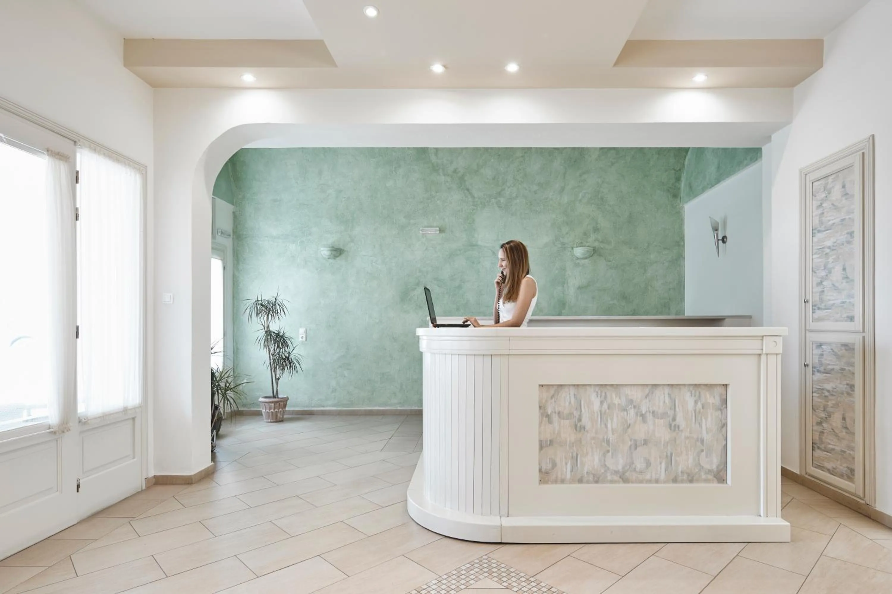 Time of day in Nissos Thira