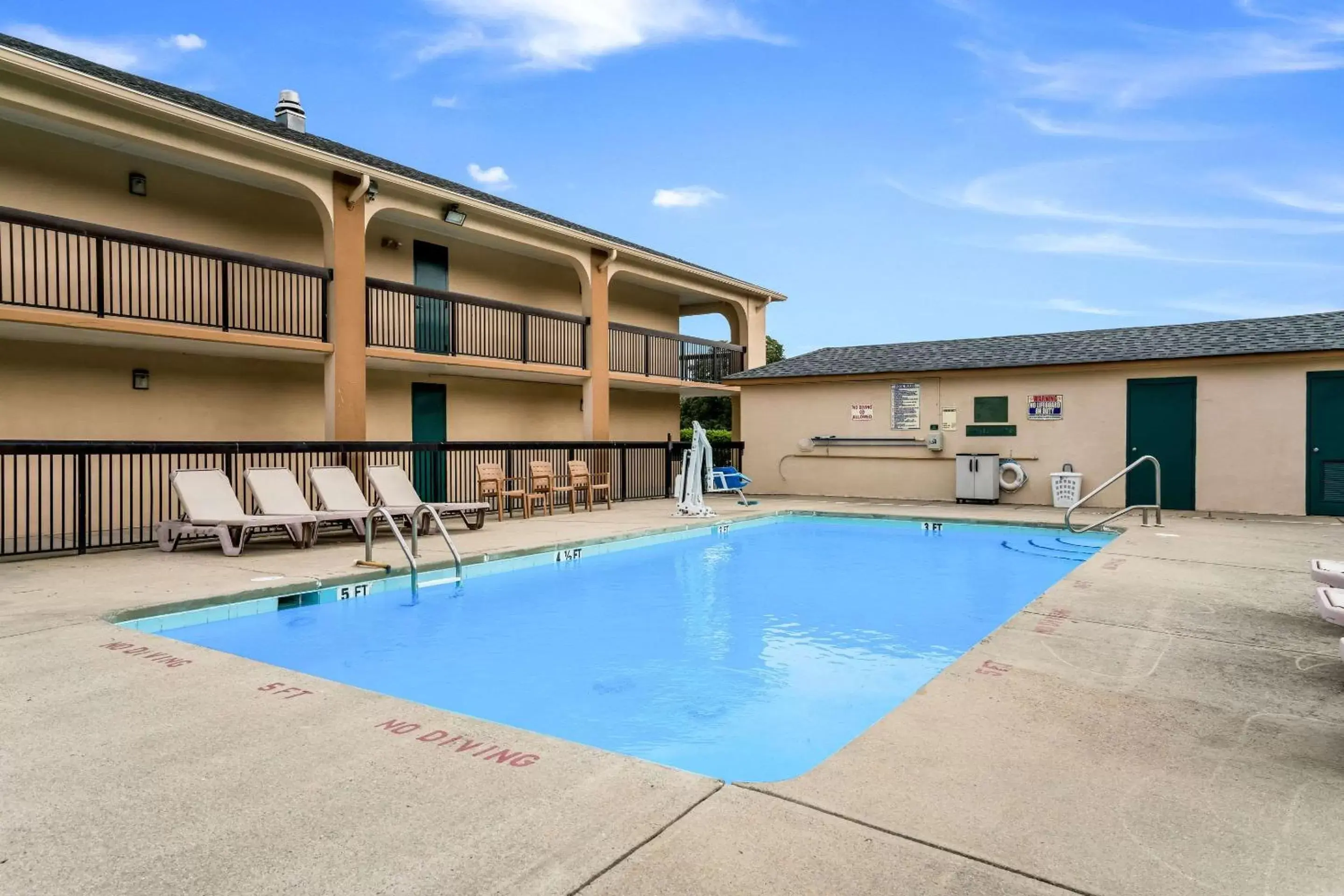 On site, Swimming Pool in Quality Inn North Battleboro