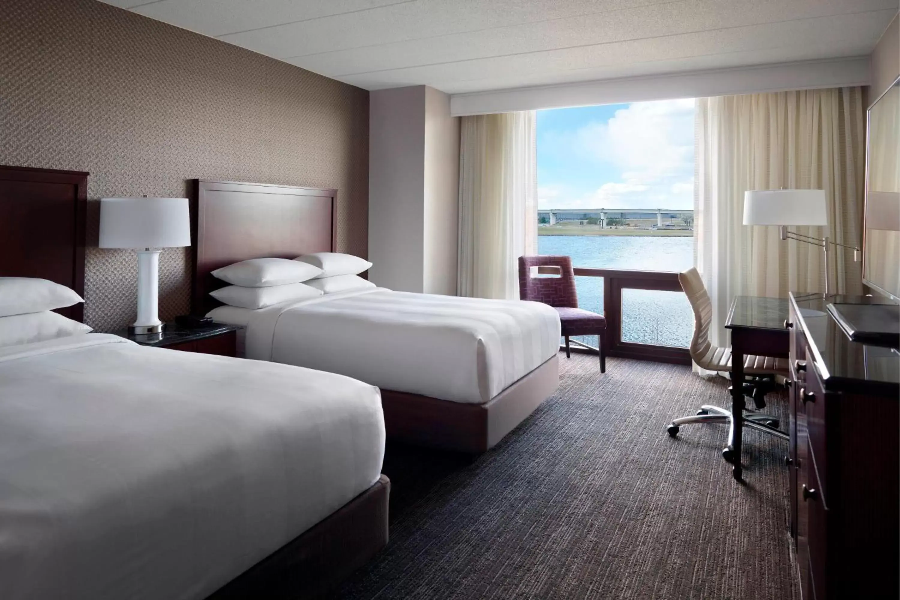 Photo of the whole room in Washington Dulles Airport Marriott