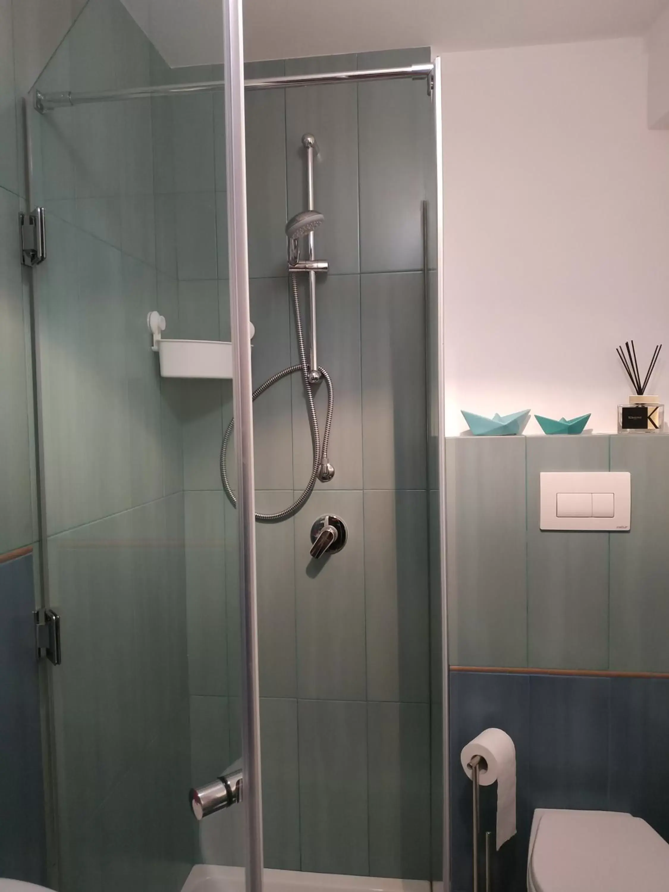 Shower, Bathroom in IL PRINCIPE VIENDALMARE