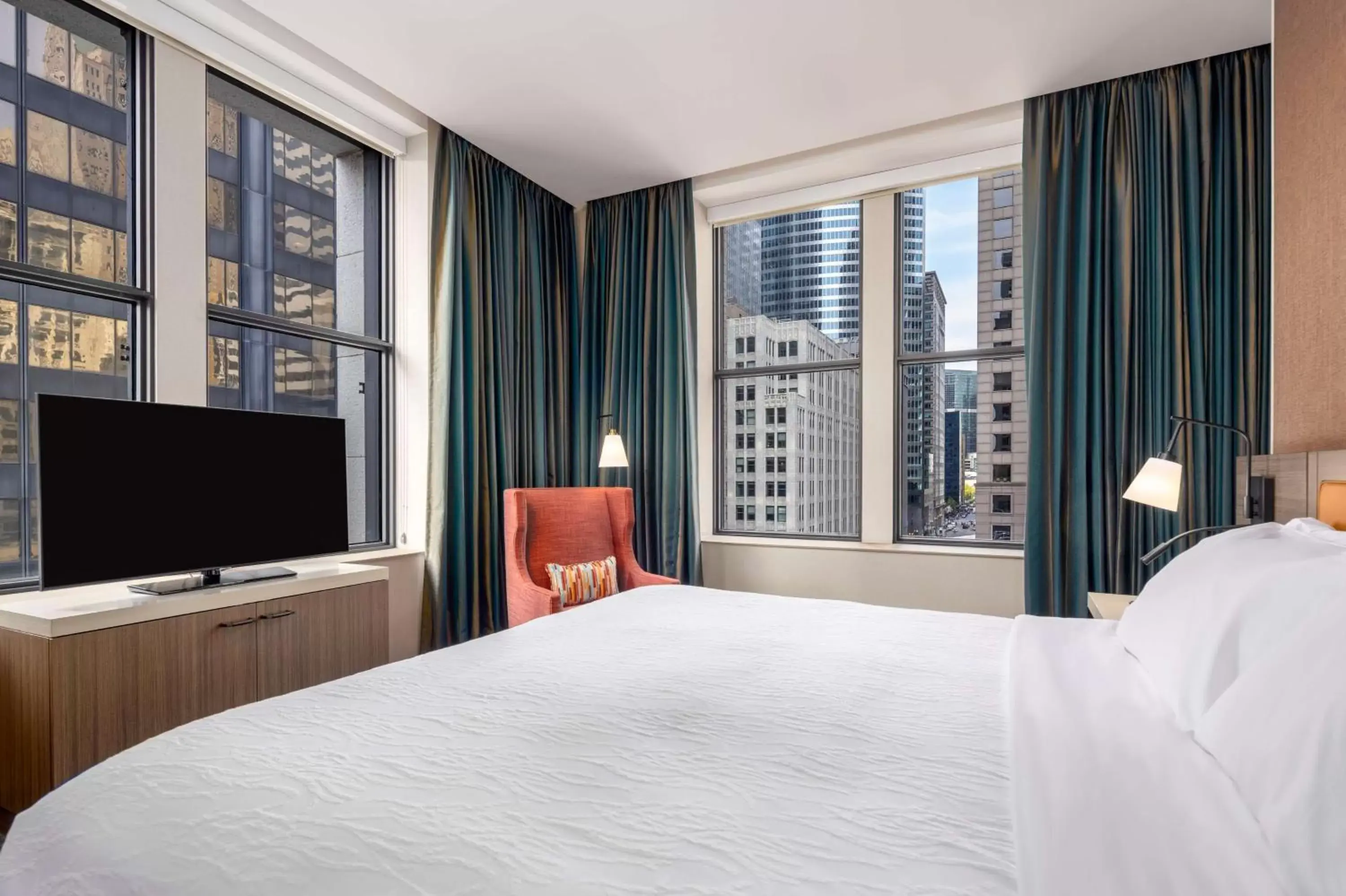 Deluxe King Room with Landmark View - Hearing Accessible in Hilton Garden Inn- Chicago Central Loop Deluxe King Room with Landmark View - Hearing Accessible in Hilton Garden Inn- Chicago Central Loop