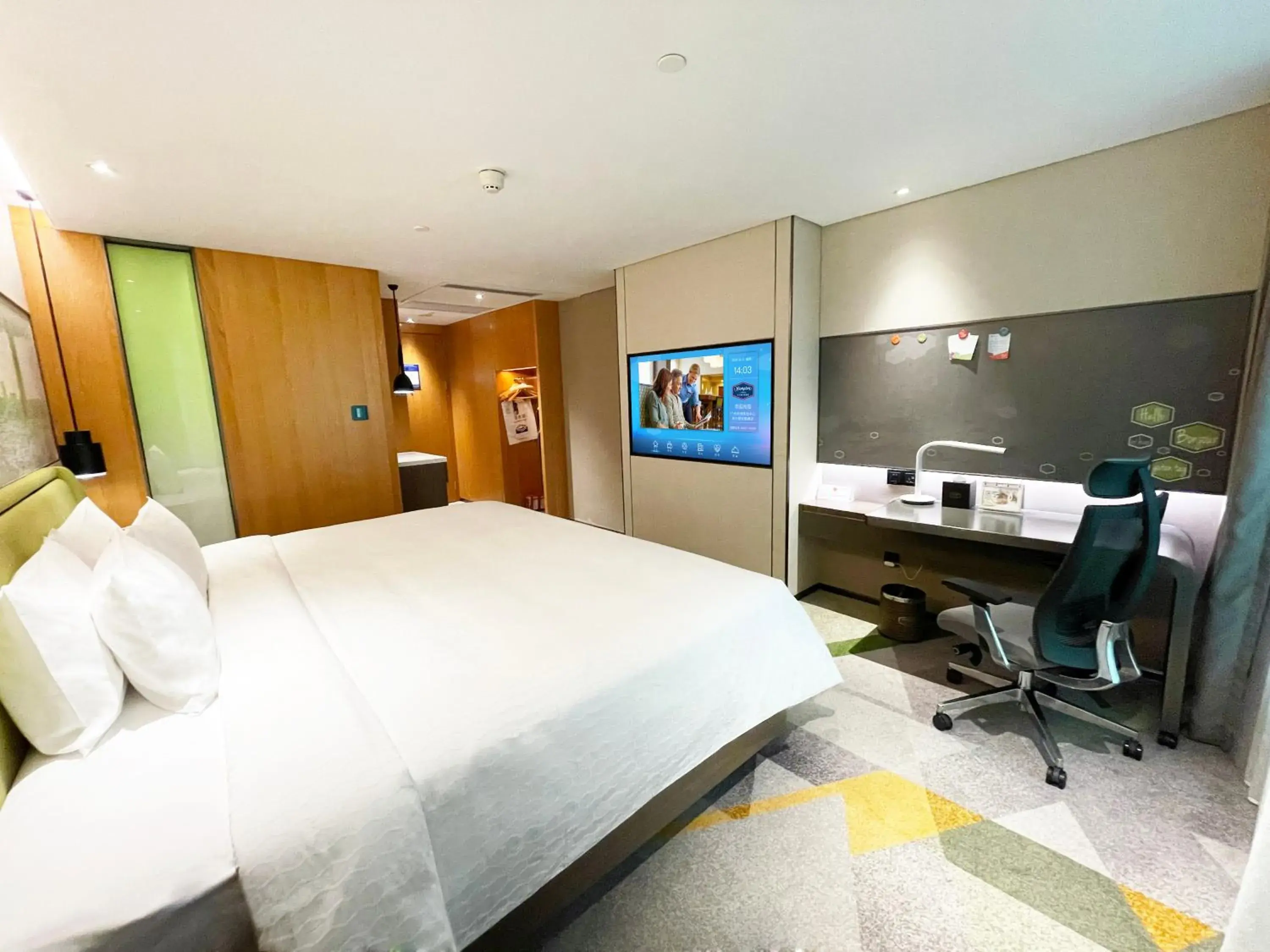 Bed in Hampton by Hilton Guangzhou Tianhe Sports Center-Free Shuttle Bus to Exhibition During Canton Fair Period Bed in Hampton by Hilton Guangzhou Tianhe Sports Center-Free Shuttle Bus to Exhibition During Canton Fair Period
