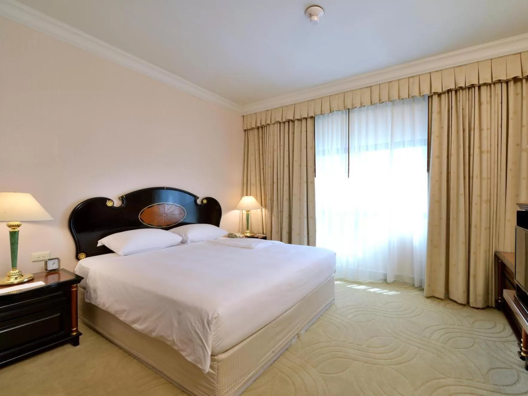 Bedroom in Evergreen Laurel Hotel Bangkok