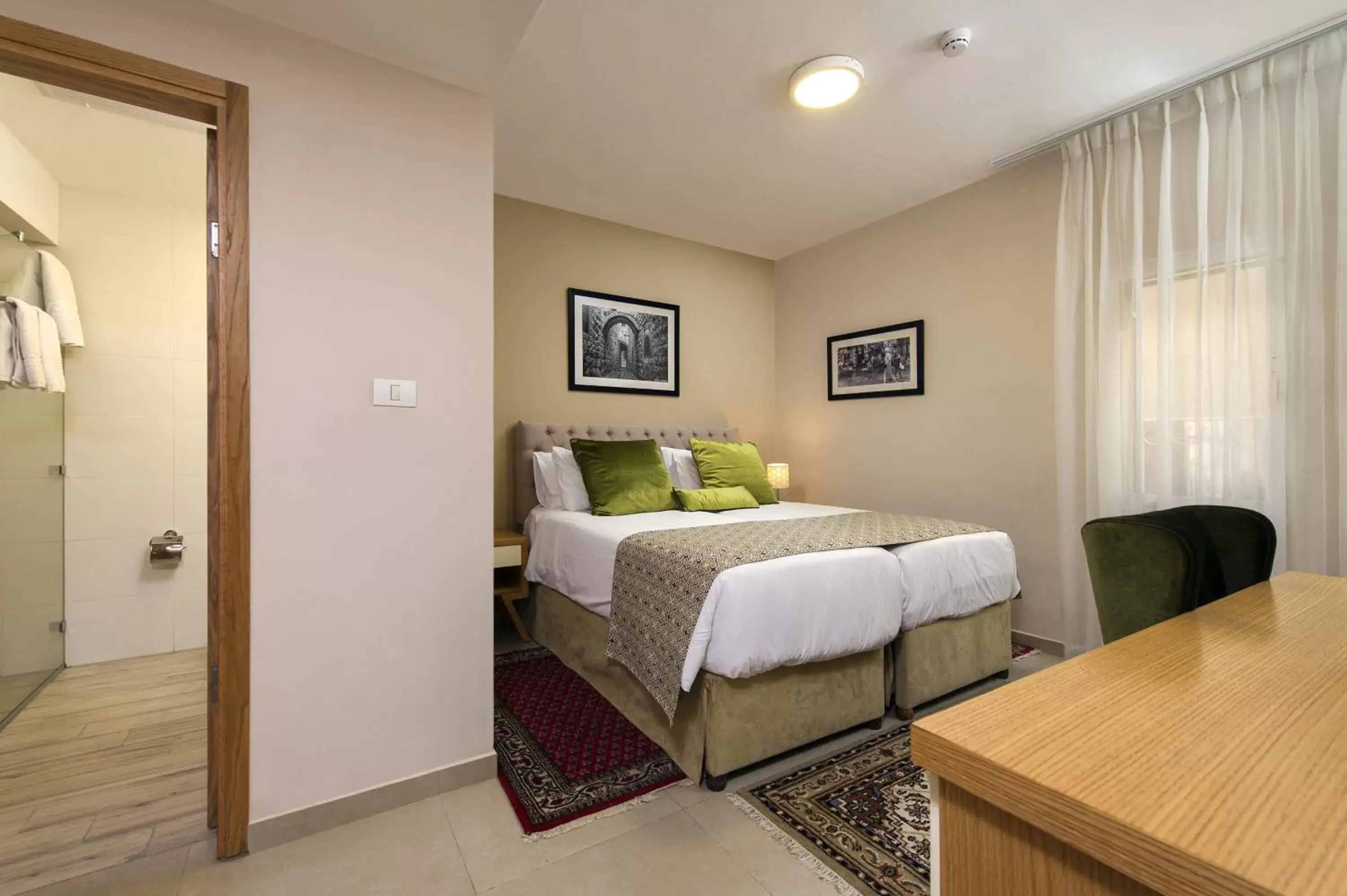 Bathroom, Bed in The Sephardic House Hotel in The Jewish Quarter