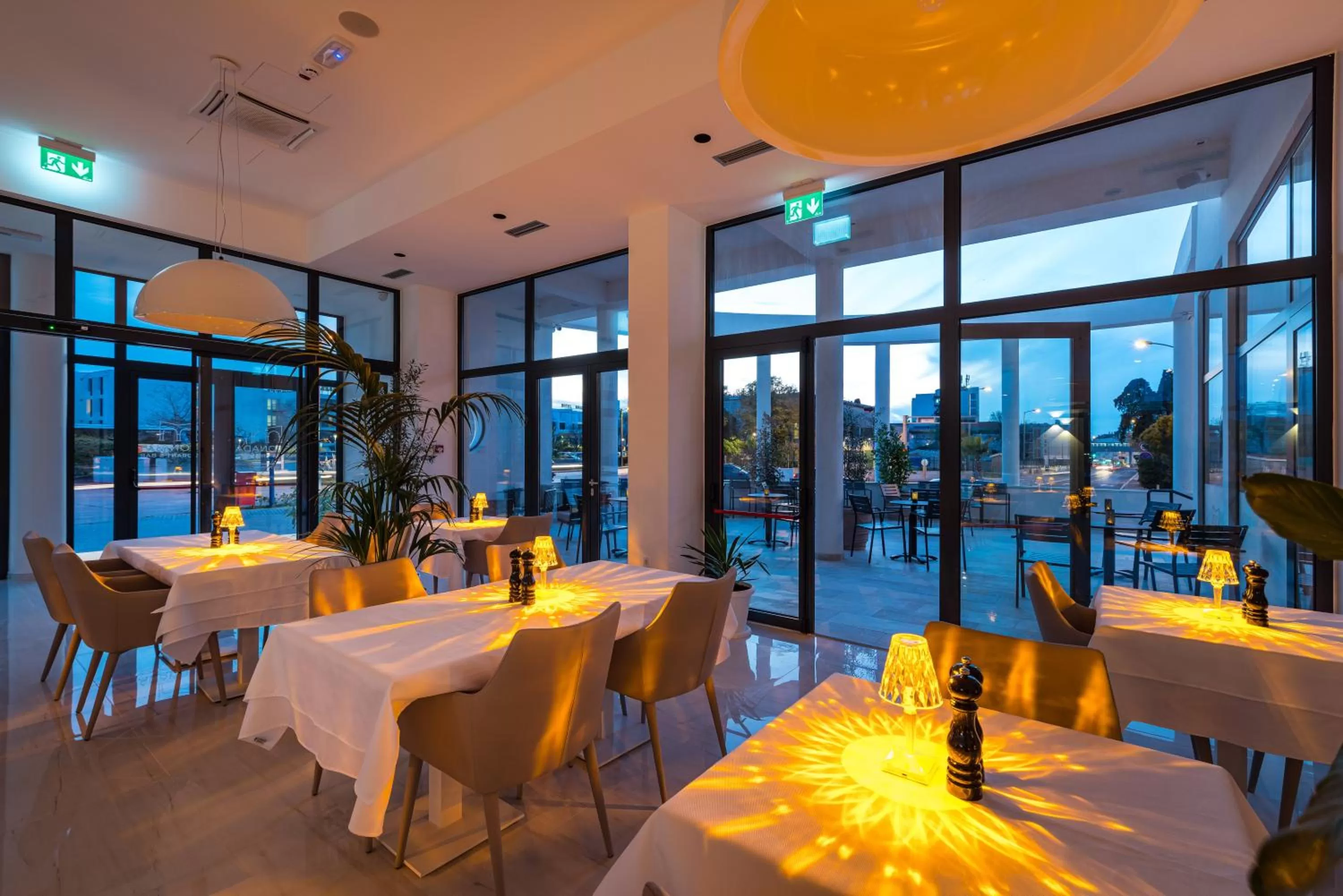 Restaurant/places to eat in Miramare Hotel