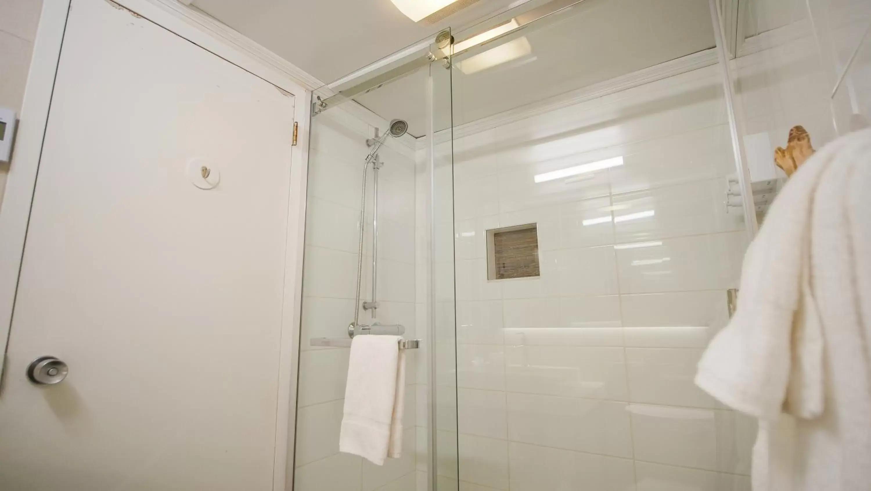 Shower, Bathroom in Manoir Belle Plage