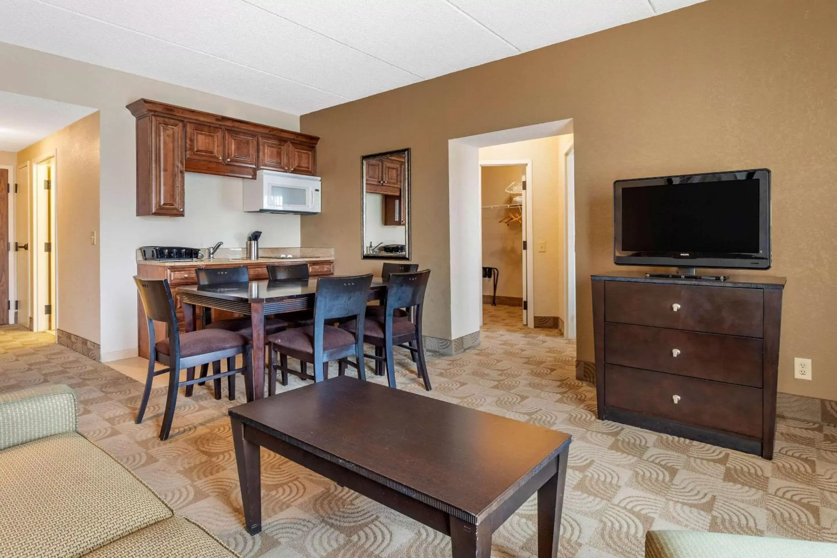 Photo of the whole room, Dining Area in Comfort Inn Warner Robins - Robins AFB
