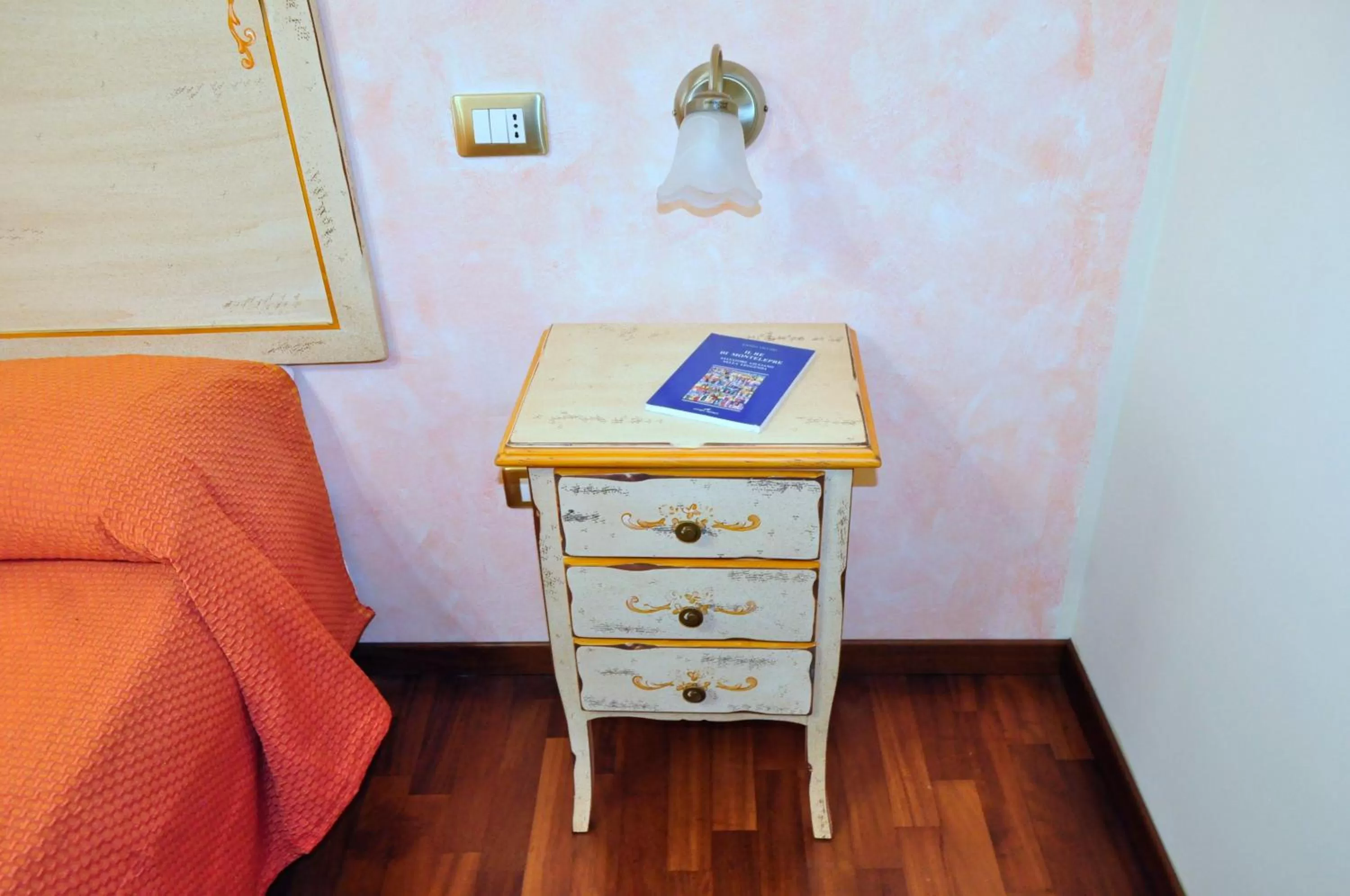 Decorative detail in Stupor Mundi Bed and Breakfast