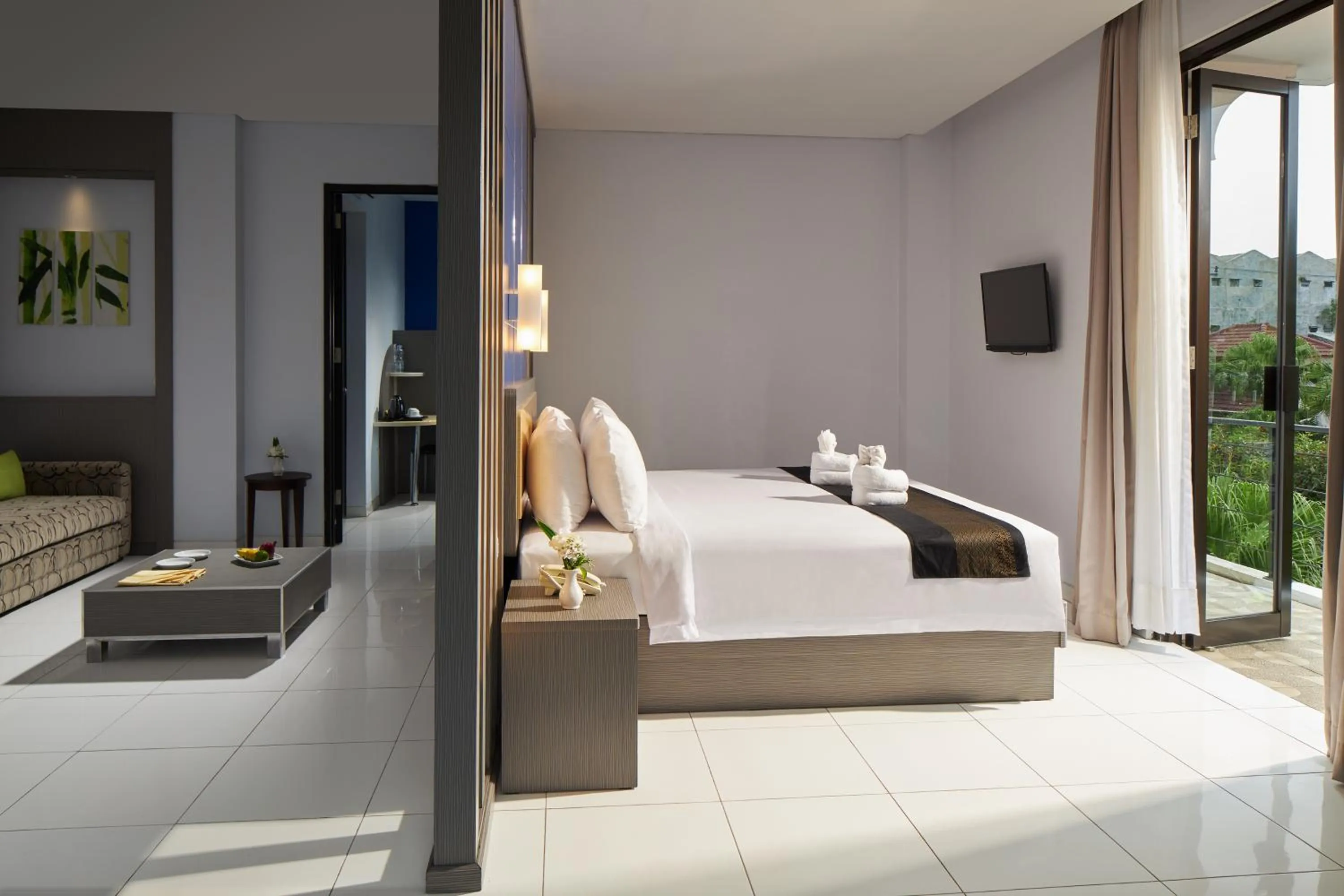 Living room, Bed in eL Hotel Malang