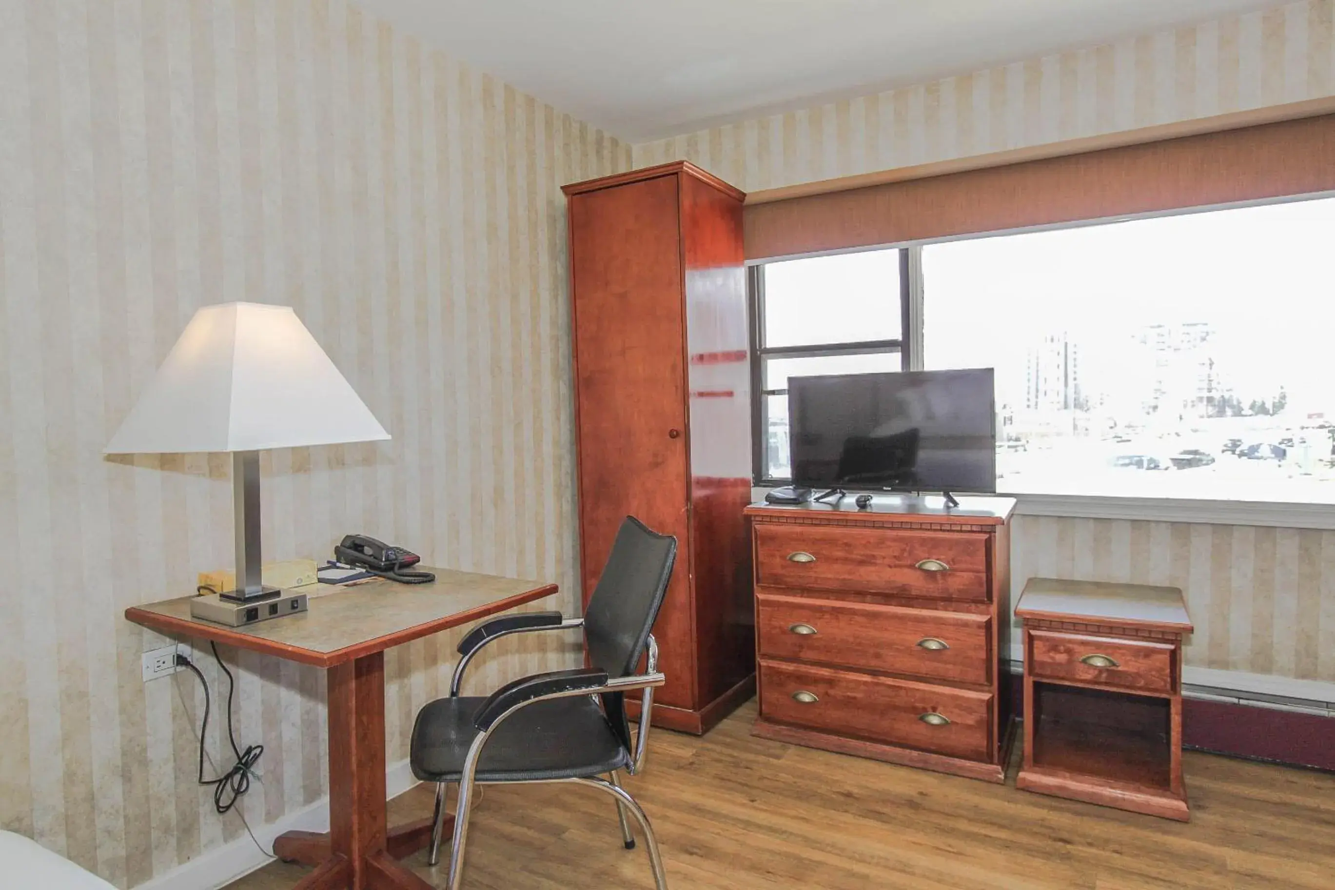 TV and multimedia, TV/Entertainment Center in Canadas Best Value Inn Chinook Station