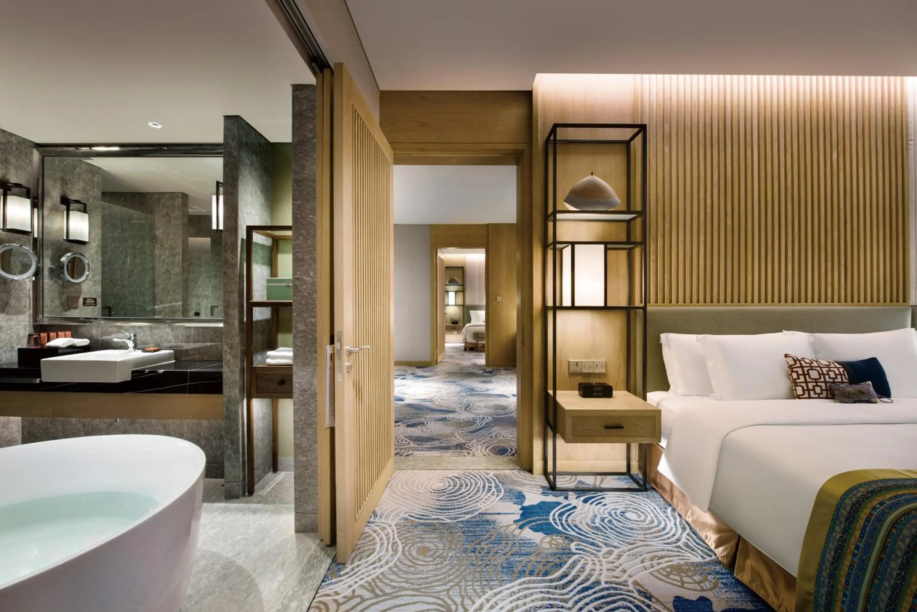 Photo of the whole room, Bed in Crowne Plaza - Kunming Ancient Dian Town by IHG