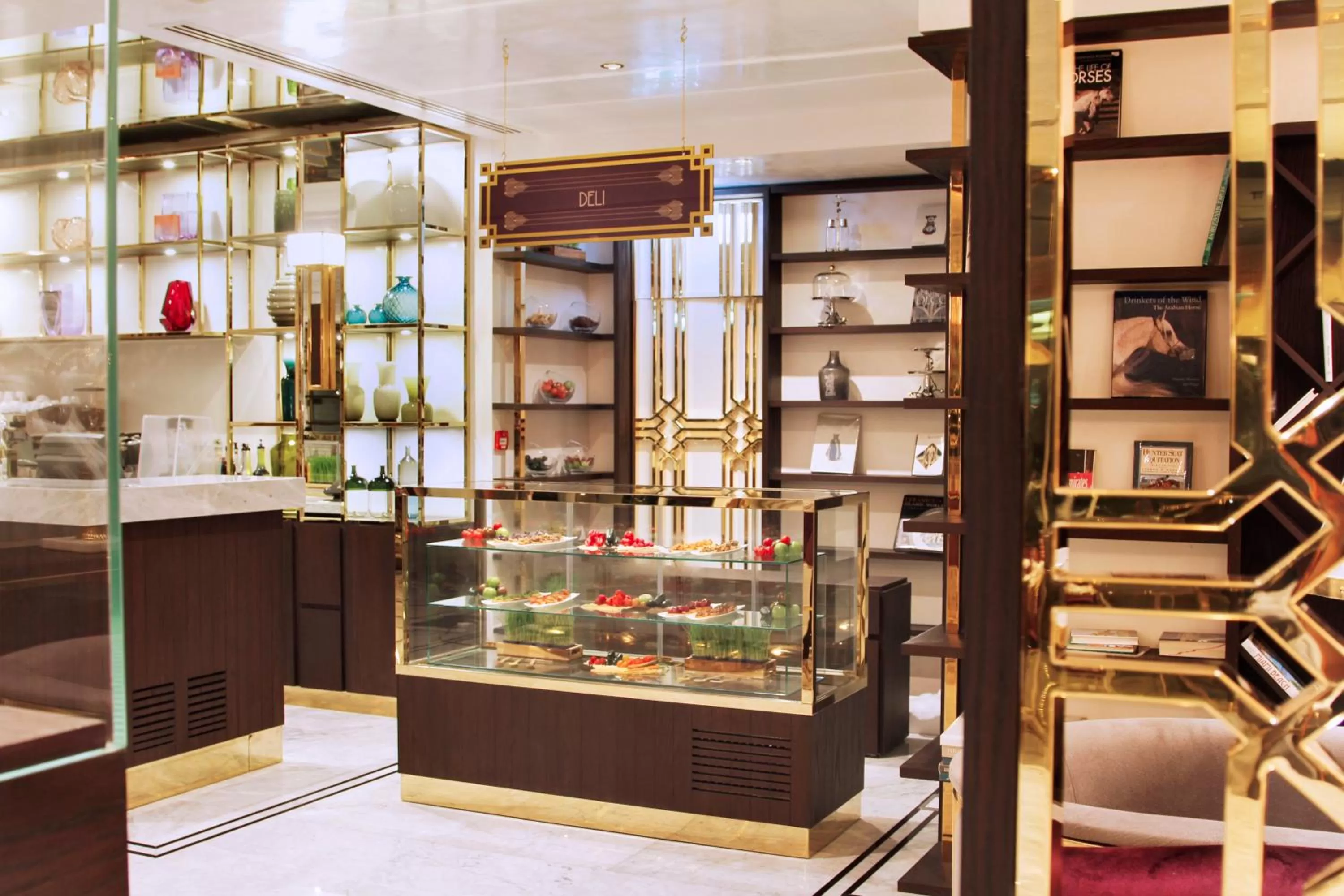 Food and drinks in Tamani Marina Hotel & Apartments