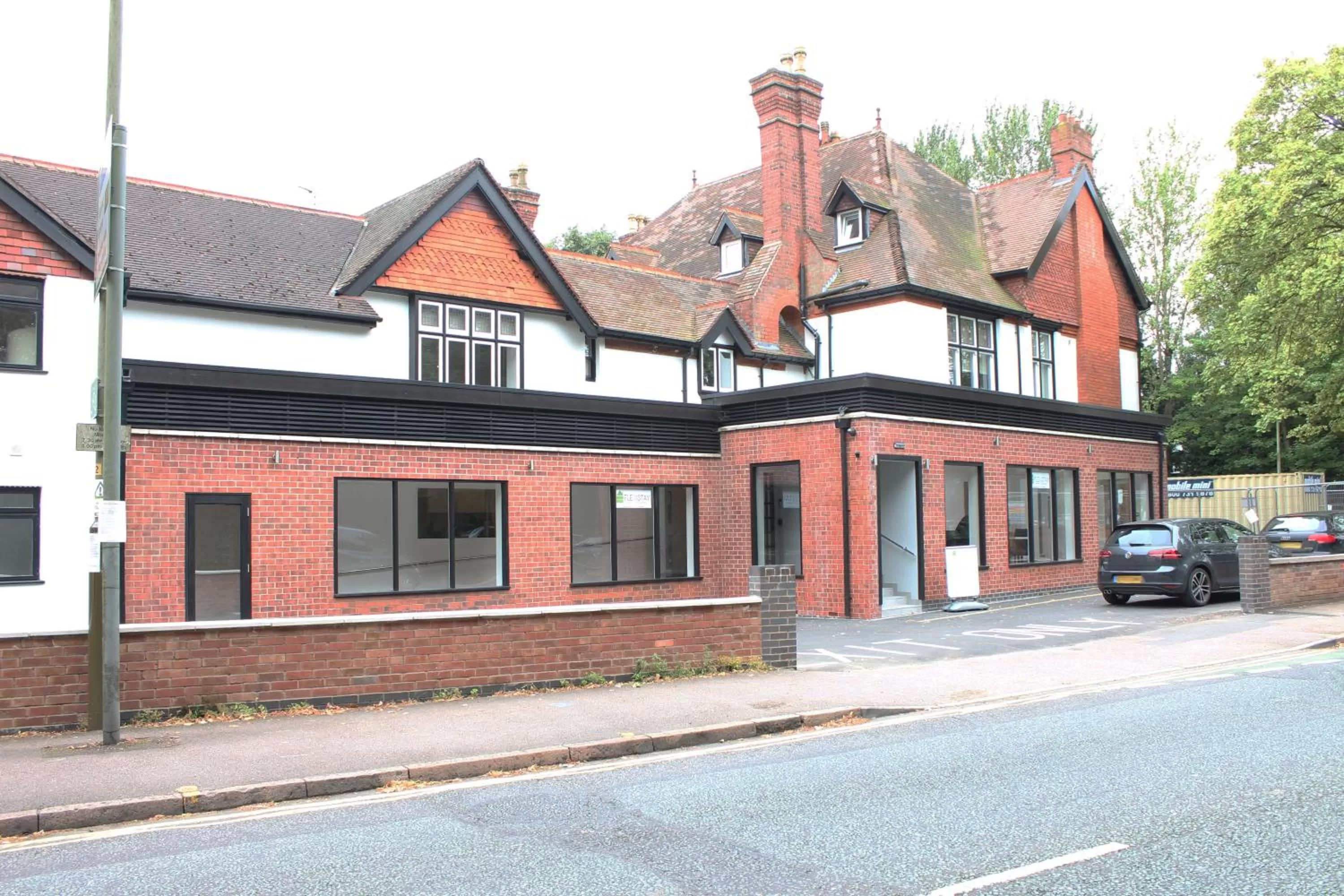 Property building in Flexistay Leicester Gable Aparthotel