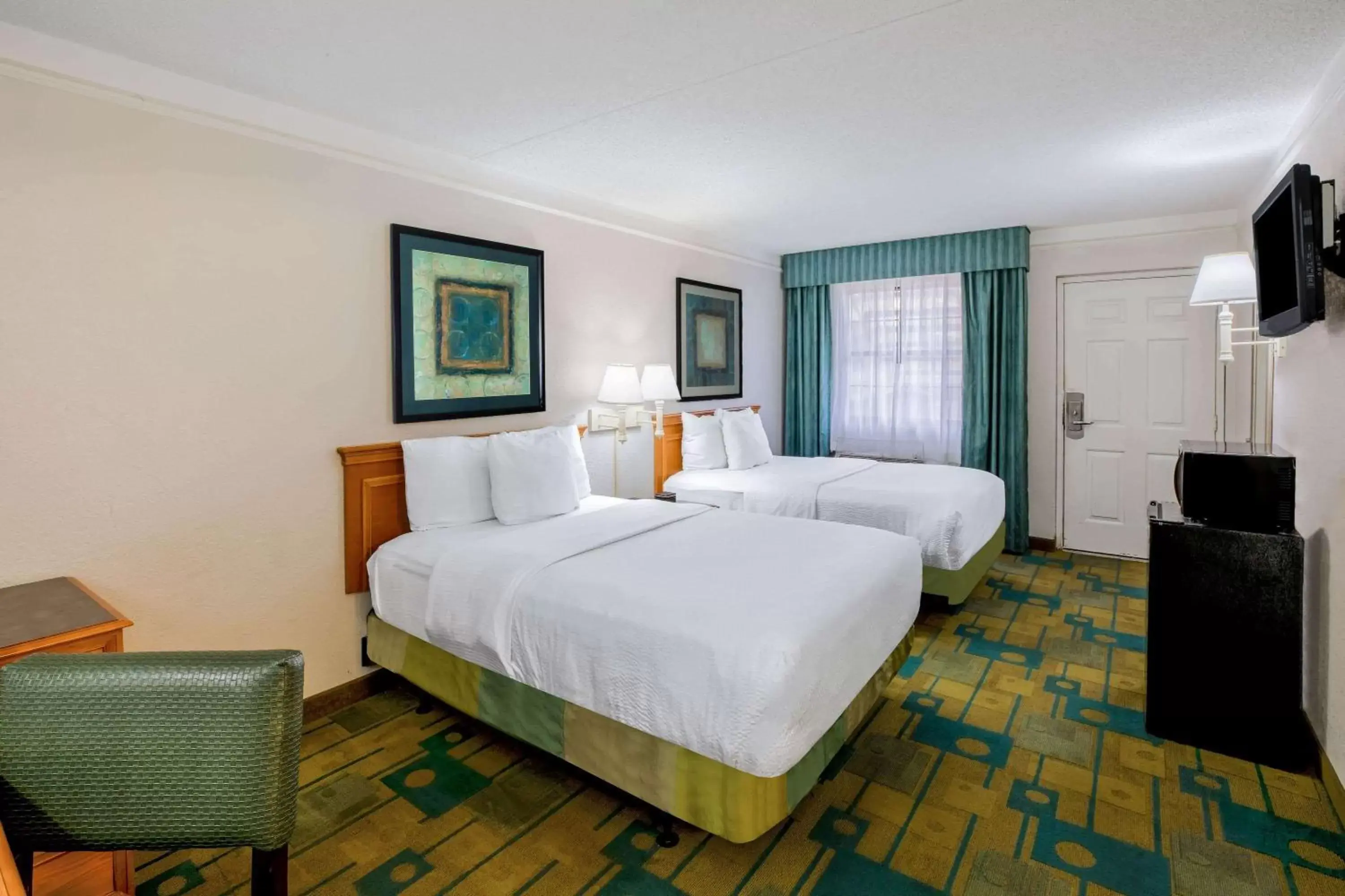 2 Double Beds, Mobility/Hearing Access Room, Bathtub w/ Grab Bars, Non-Smoking in La Quinta Inn by Wyndham Lufkin