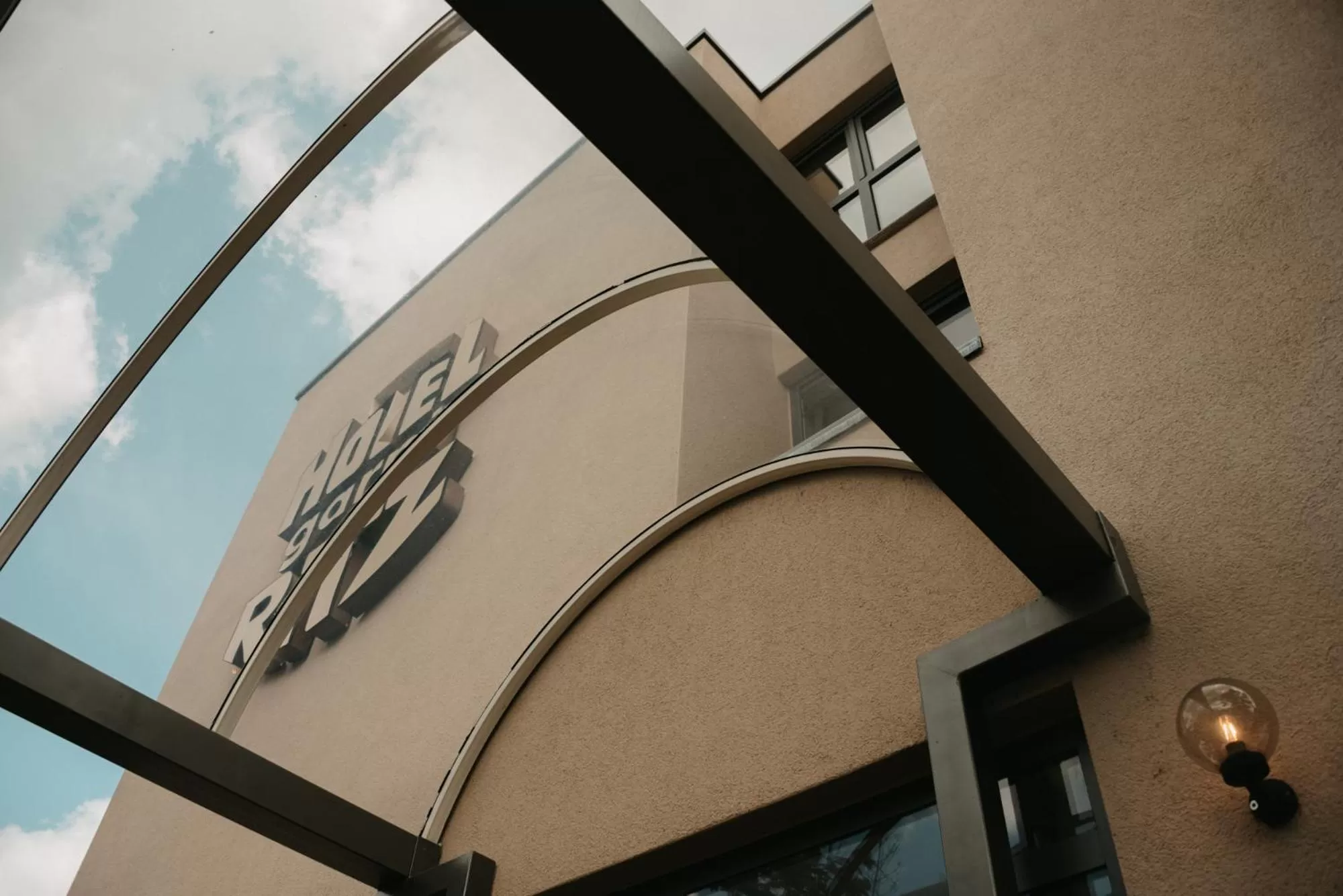 Property building in Hotel Das Kleine Ritz