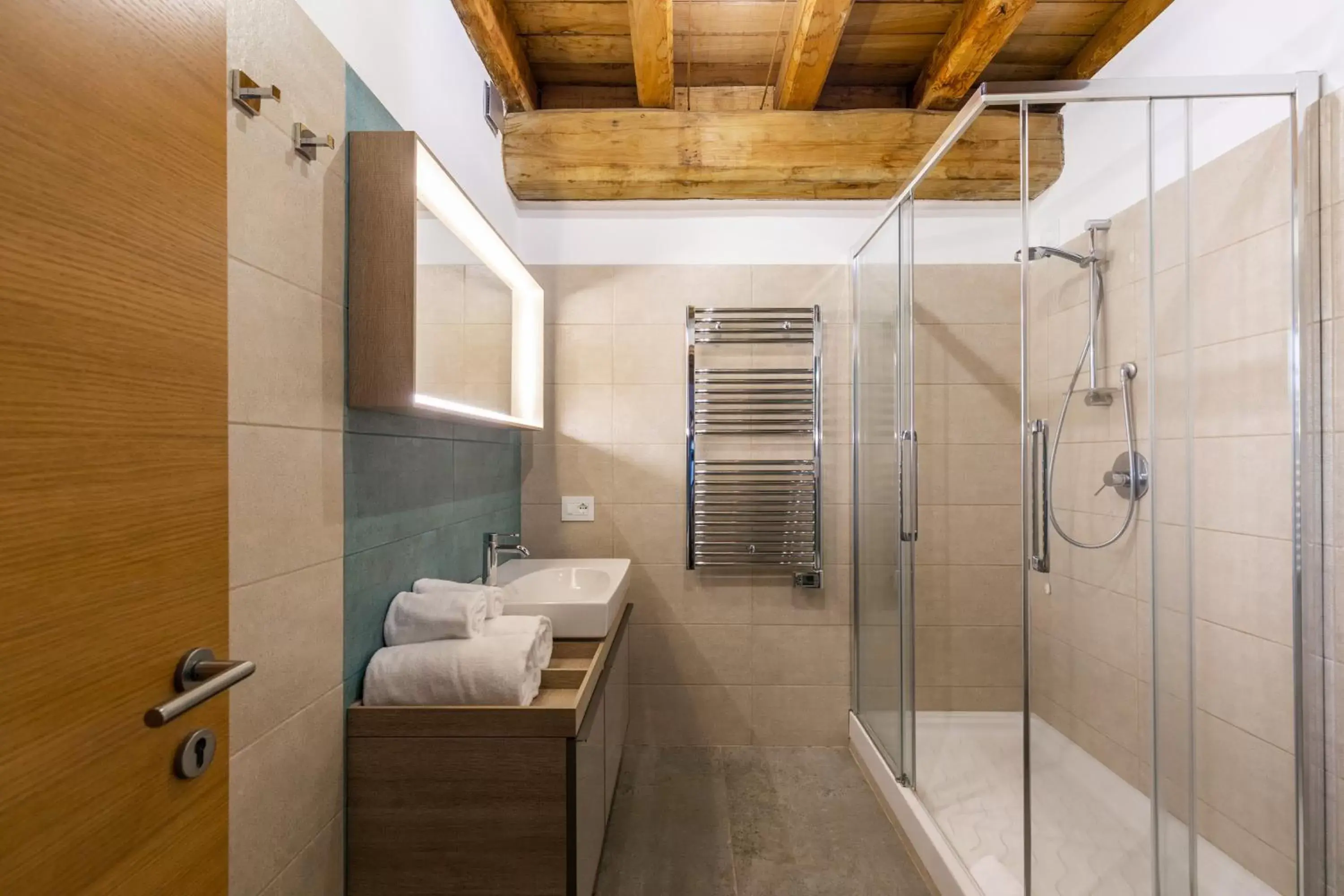 Shower, Bathroom in Antico Borgo Molino 7cento