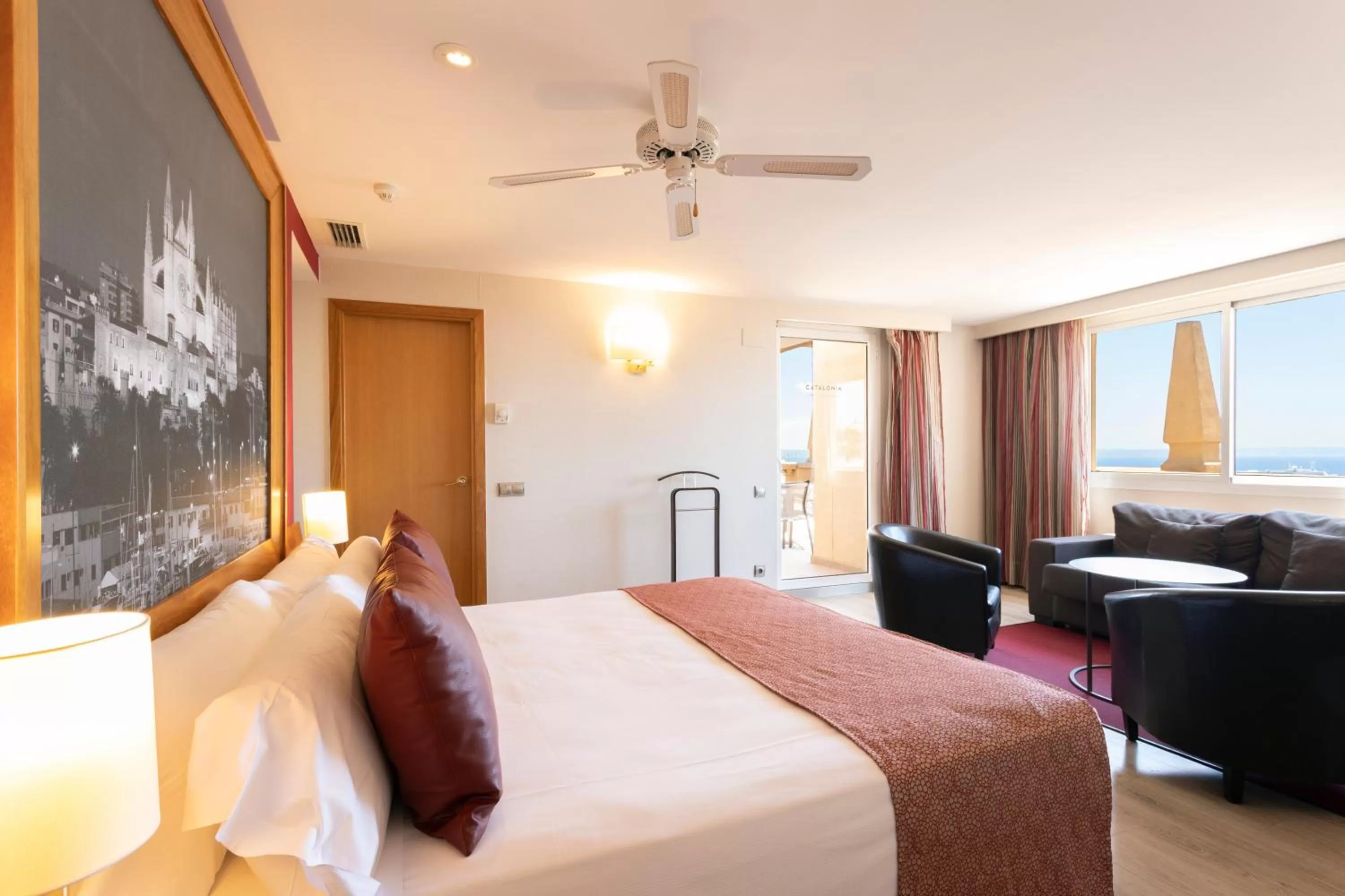 Photo of the whole room, Bed in Catalonia Majórica