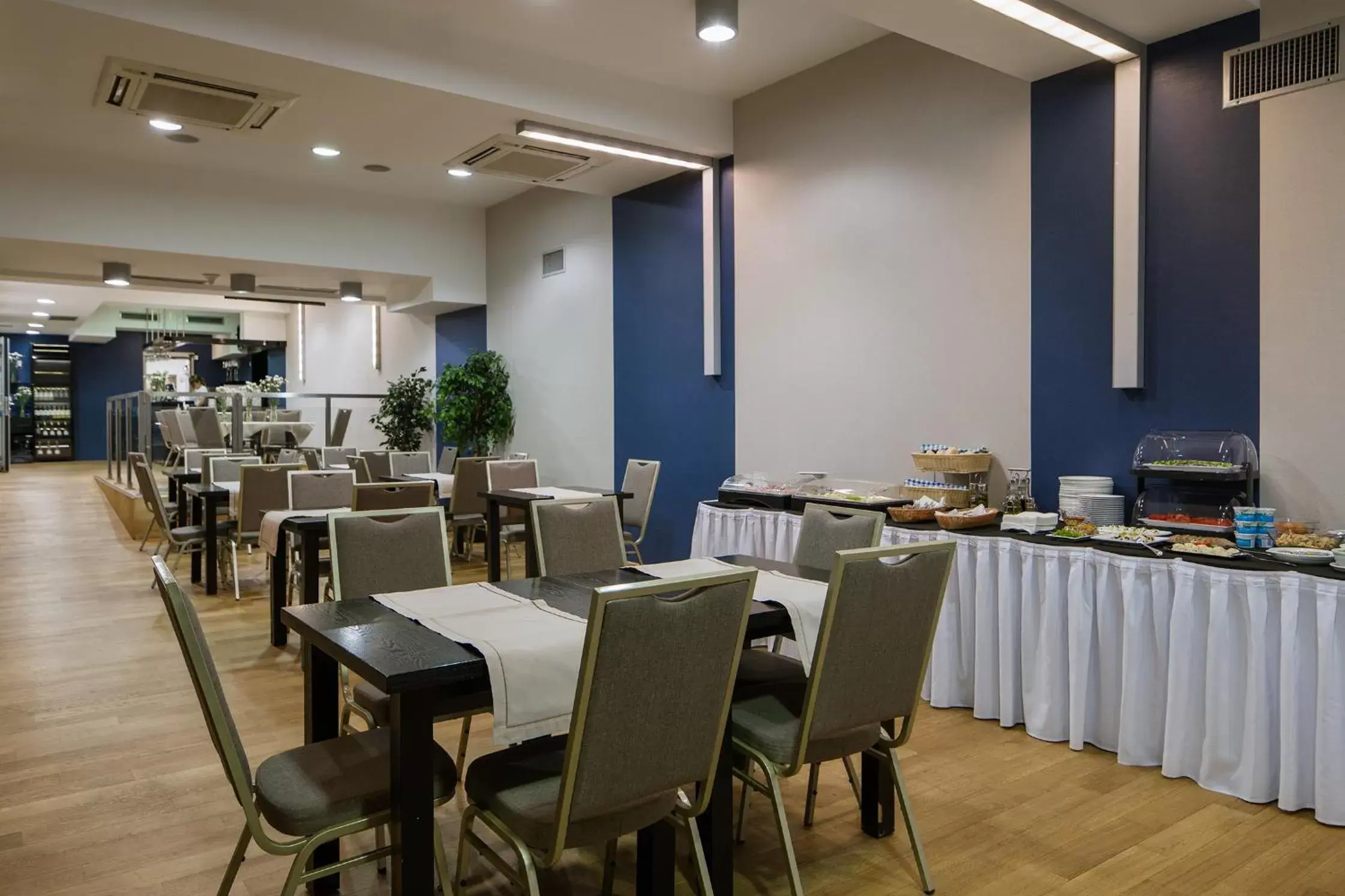 Restaurant/Places to Eat in Hotel Centrum Business