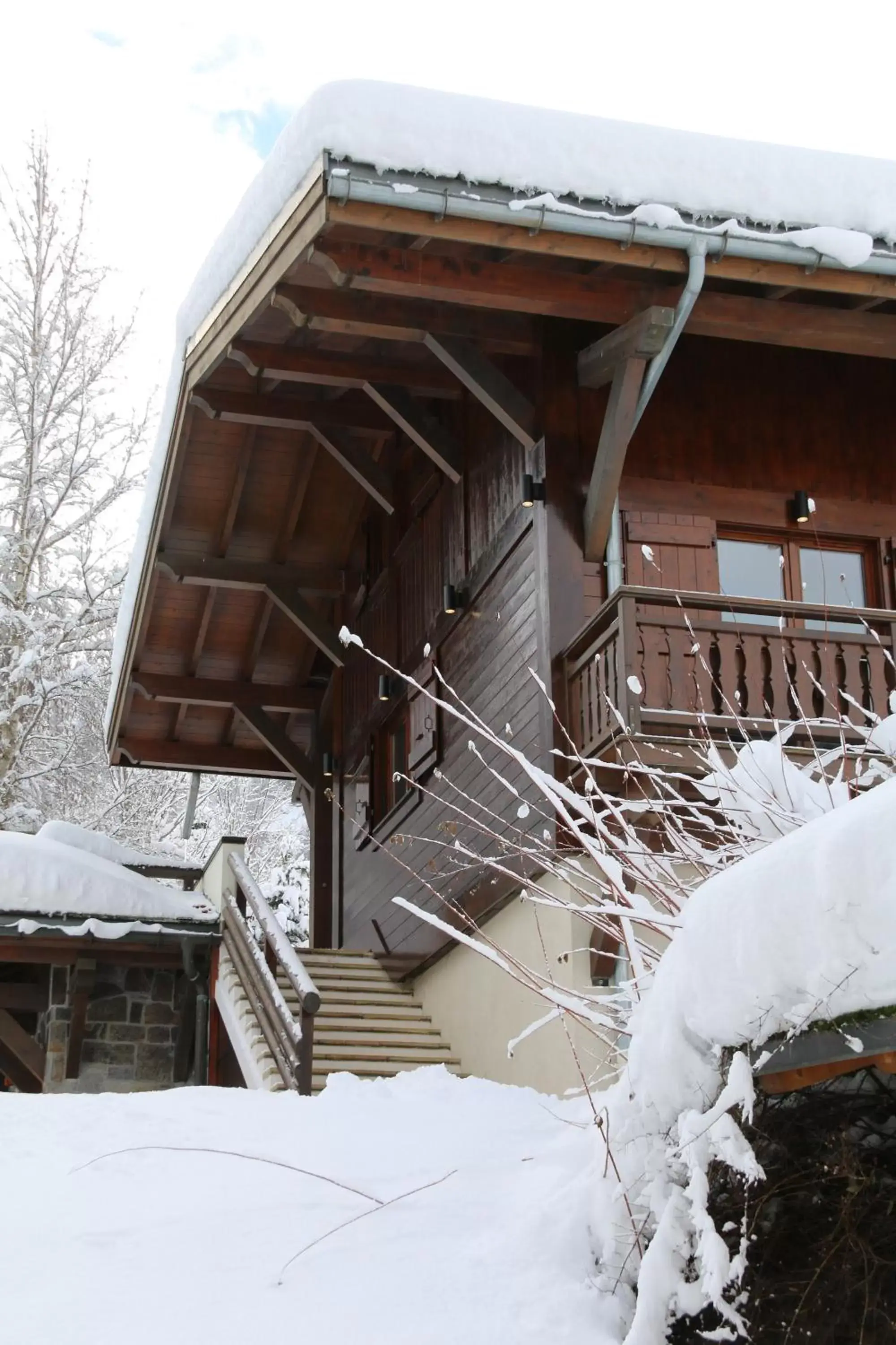 Facade/entrance, Winter in La Résidence de L'Ours