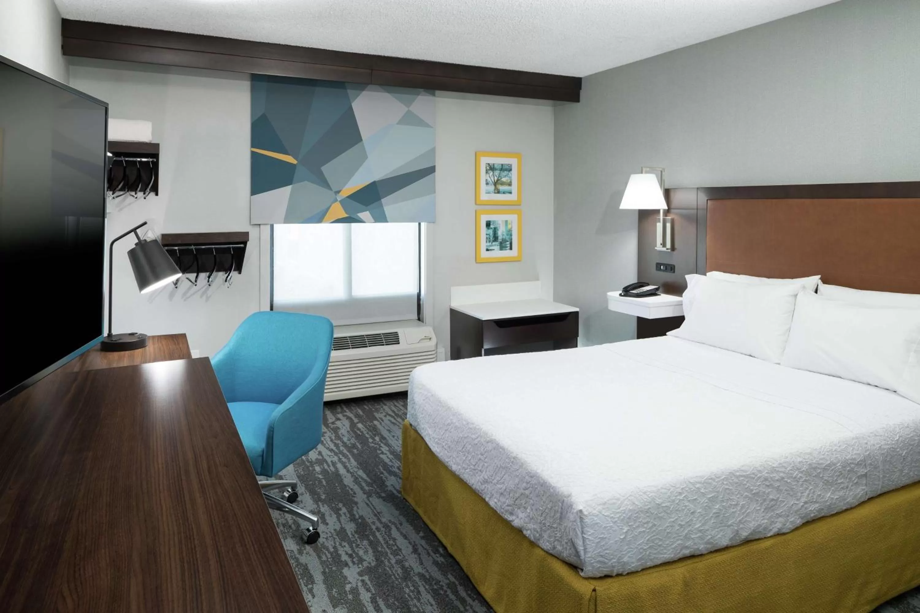 Bedroom, Bed in Hampton Inn Los Angeles Santa Clarita