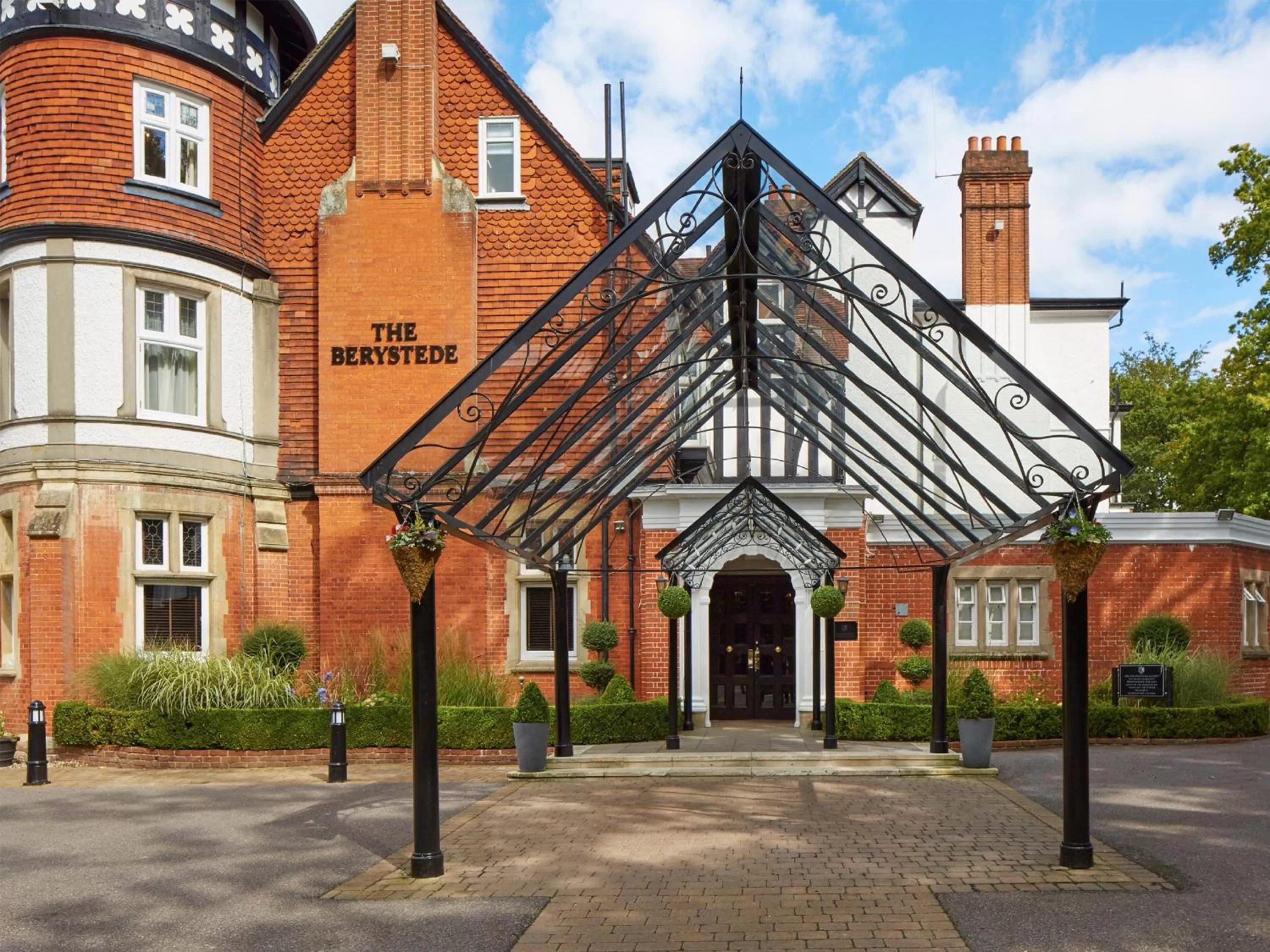 Facade/entrance in Macdonald Berystede Hotel & Spa