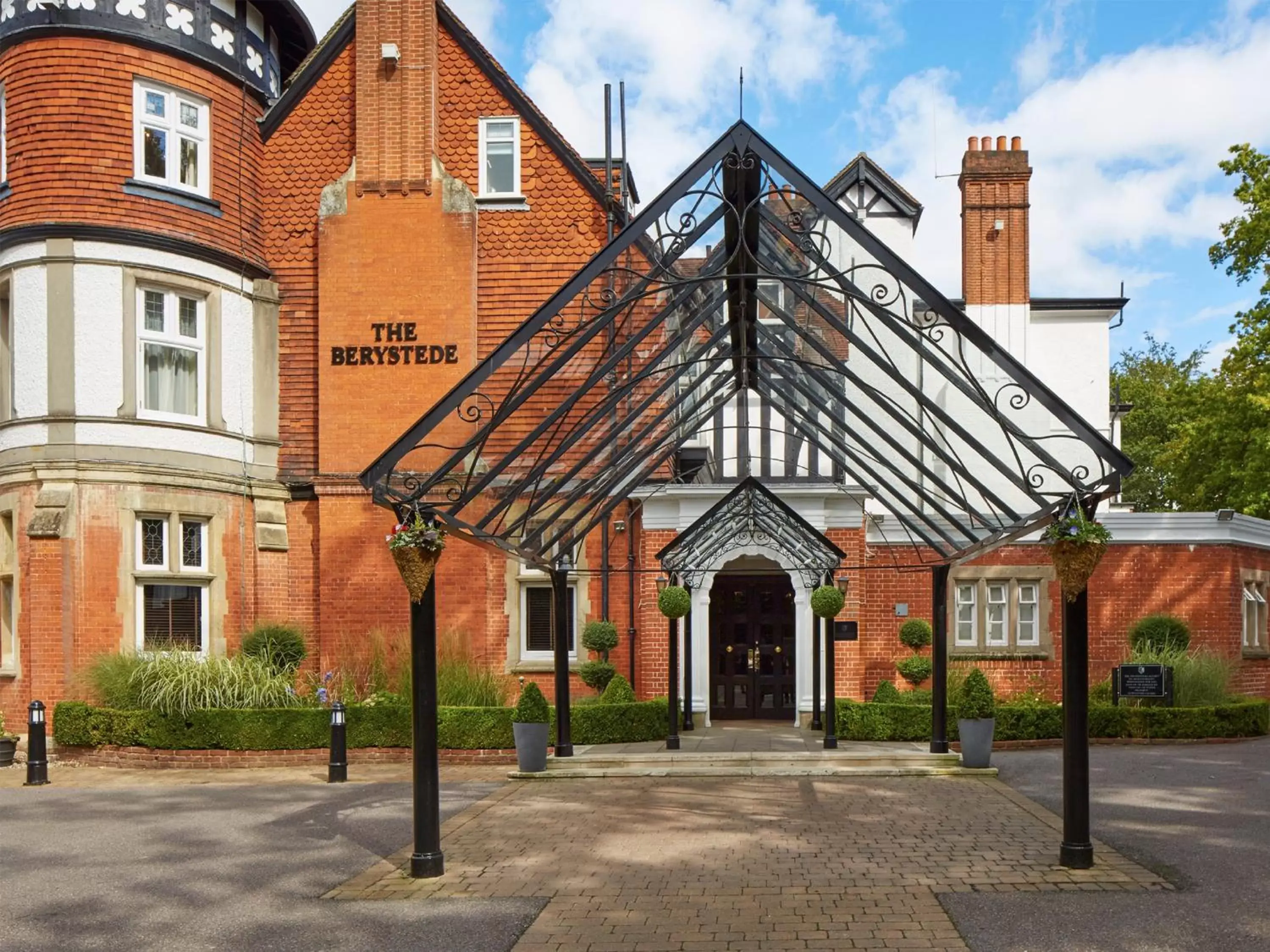 Facade/entrance in Macdonald Berystede Hotel & Spa Facade/entrance in Macdonald Berystede Hotel & Spa