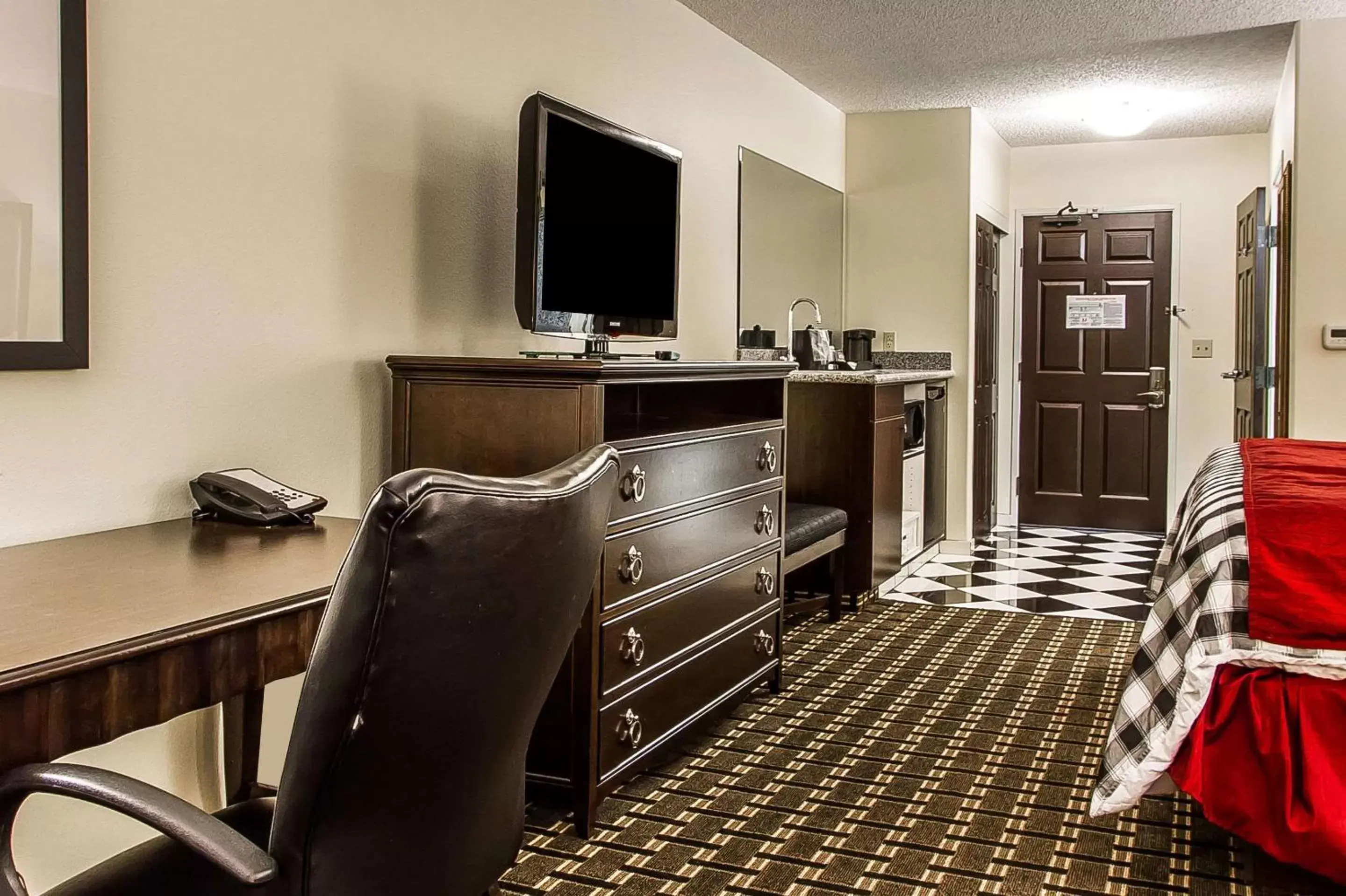 Photo of the whole room in Evangeline Downs Hotel, Ascend Hotel Collection