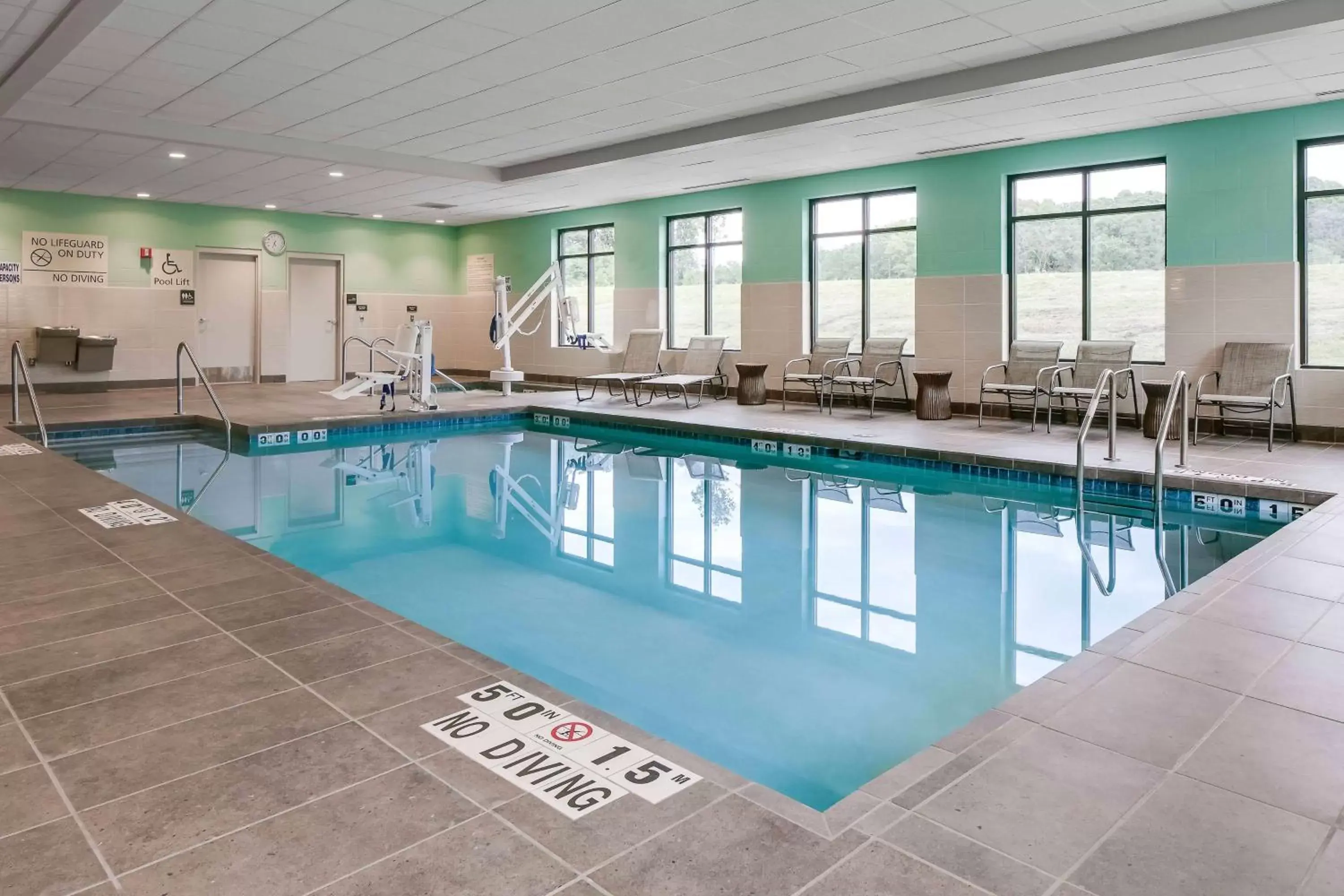 Pool view, Swimming Pool in Hampton Inn & Suites-Hudson Wisconsin