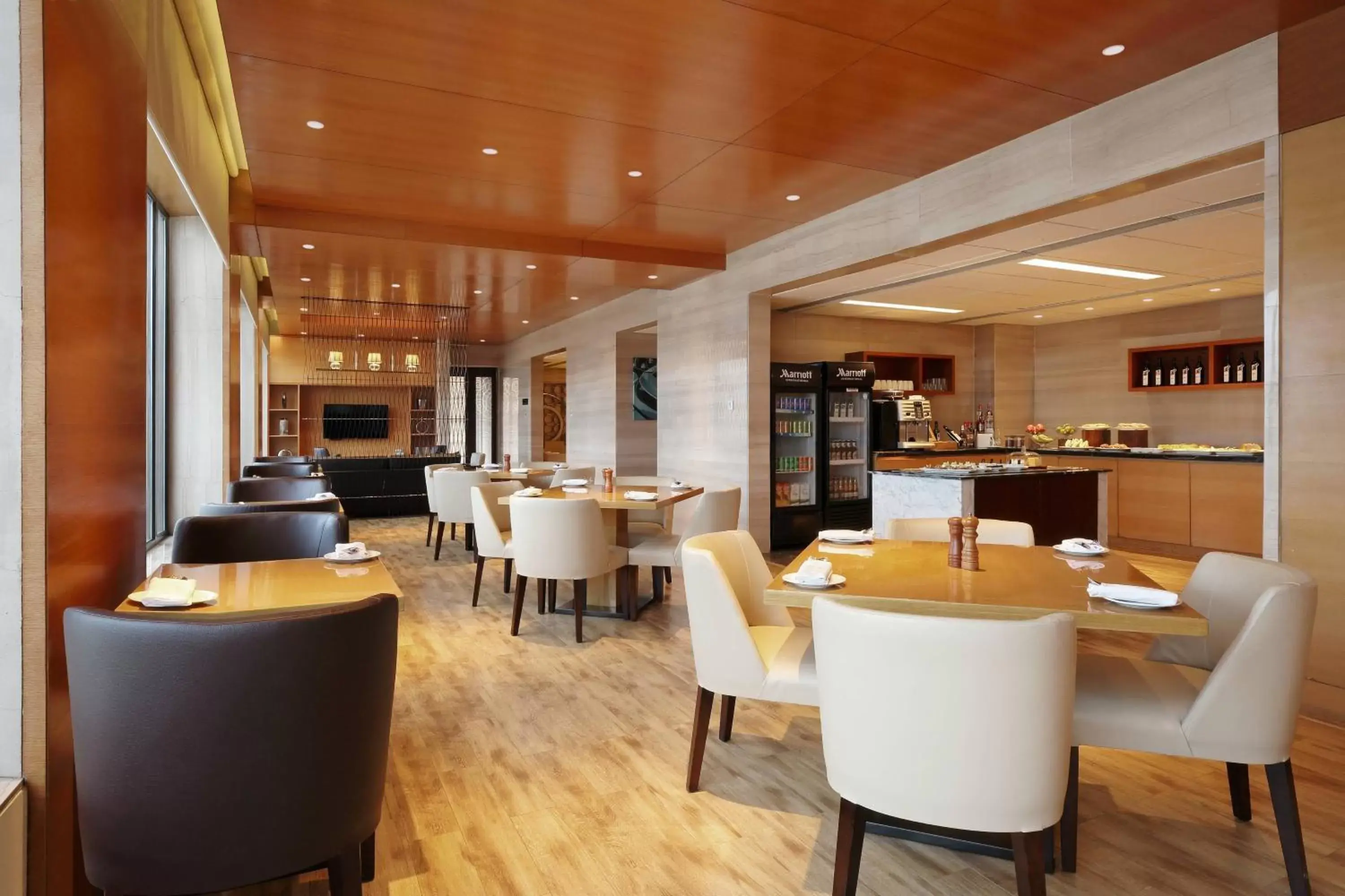 Lounge or bar, Restaurant/Places to Eat in Courtyard by Marriott Pune Chakan