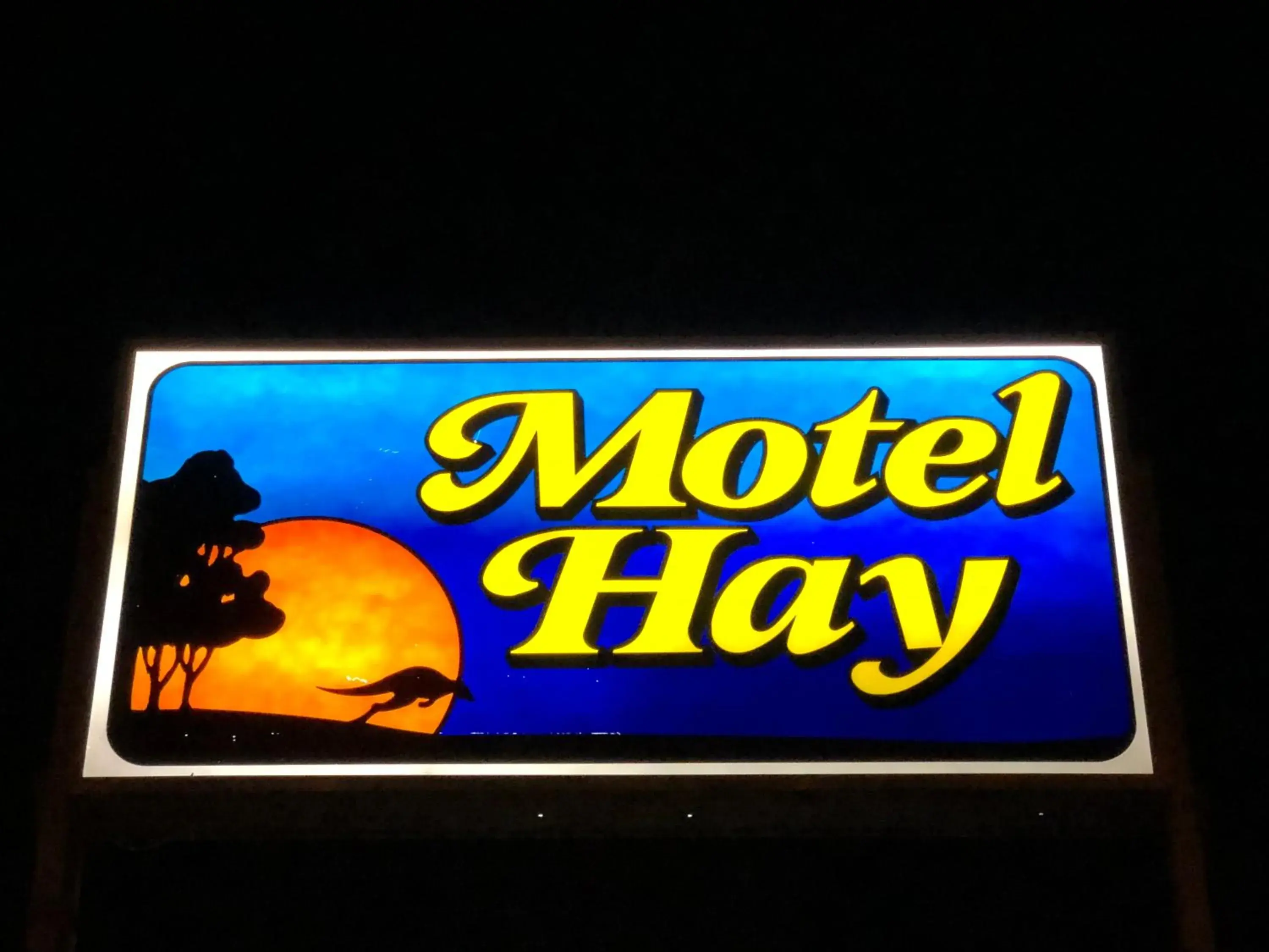 Outback Quarters- Motel Hay