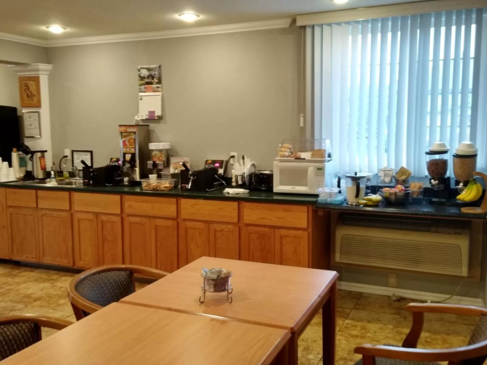 Breakfast in Americas Best Value Inn - Pendleton