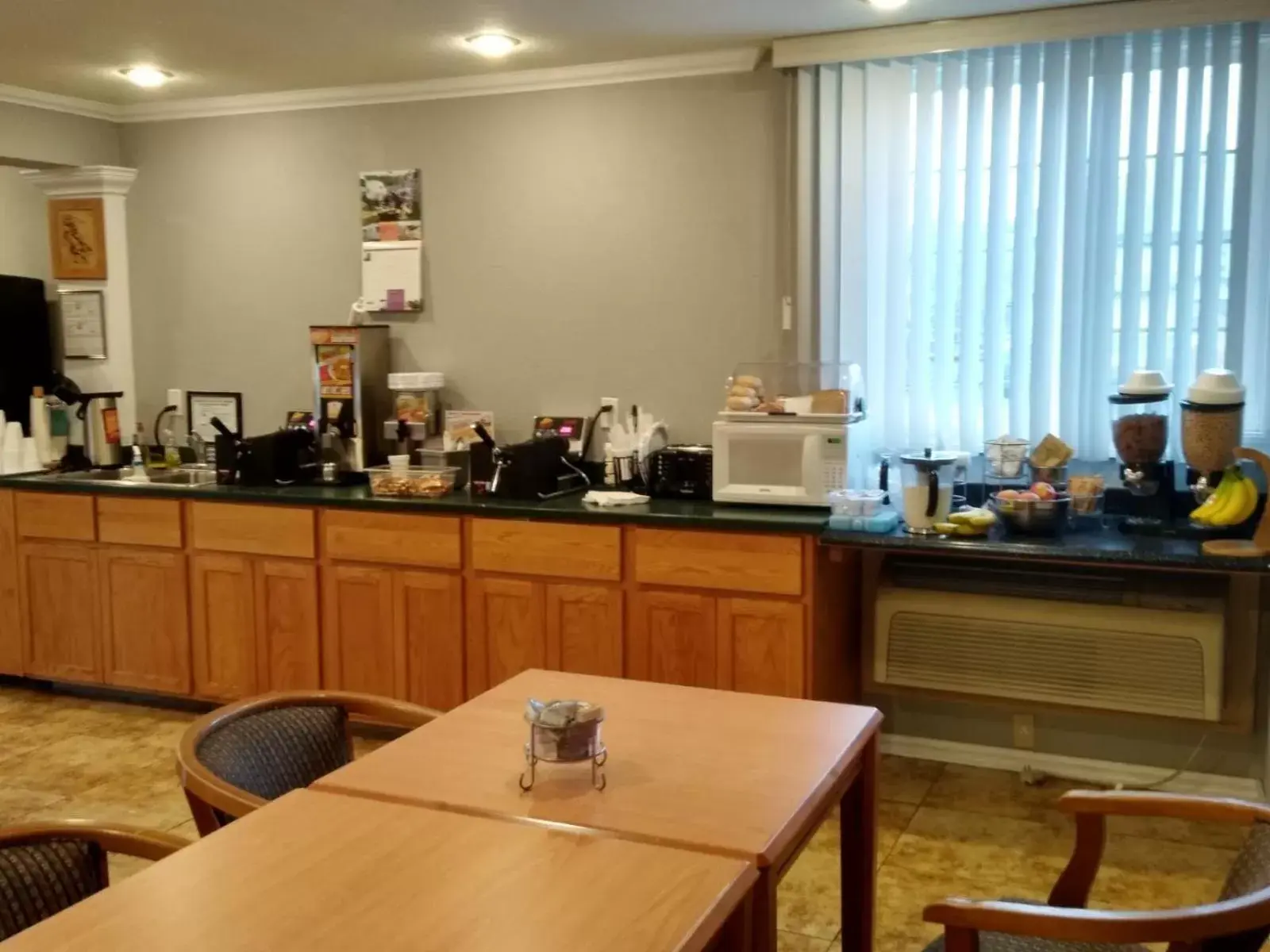 Breakfast in Americas Best Value Inn - Pendleton Breakfast in Americas Best Value Inn - Pendleton