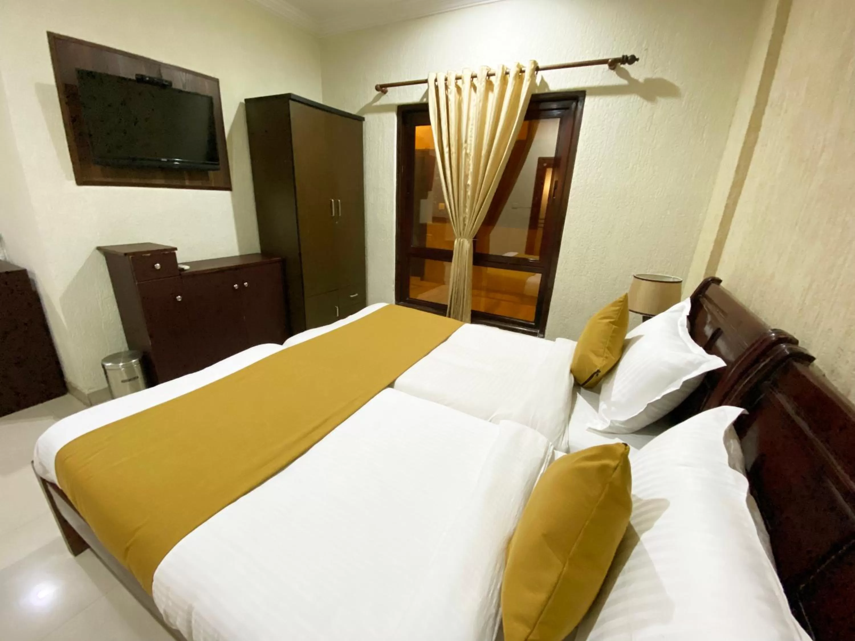 TV and multimedia in Hotel Nirvana Palace Rishikesh