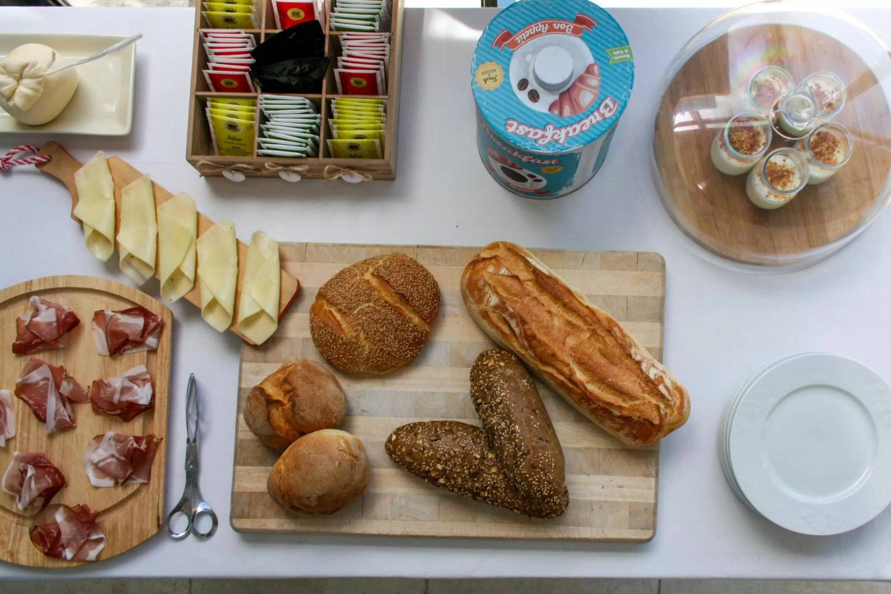 Buffet breakfast in Residenza Donnafugata B&B