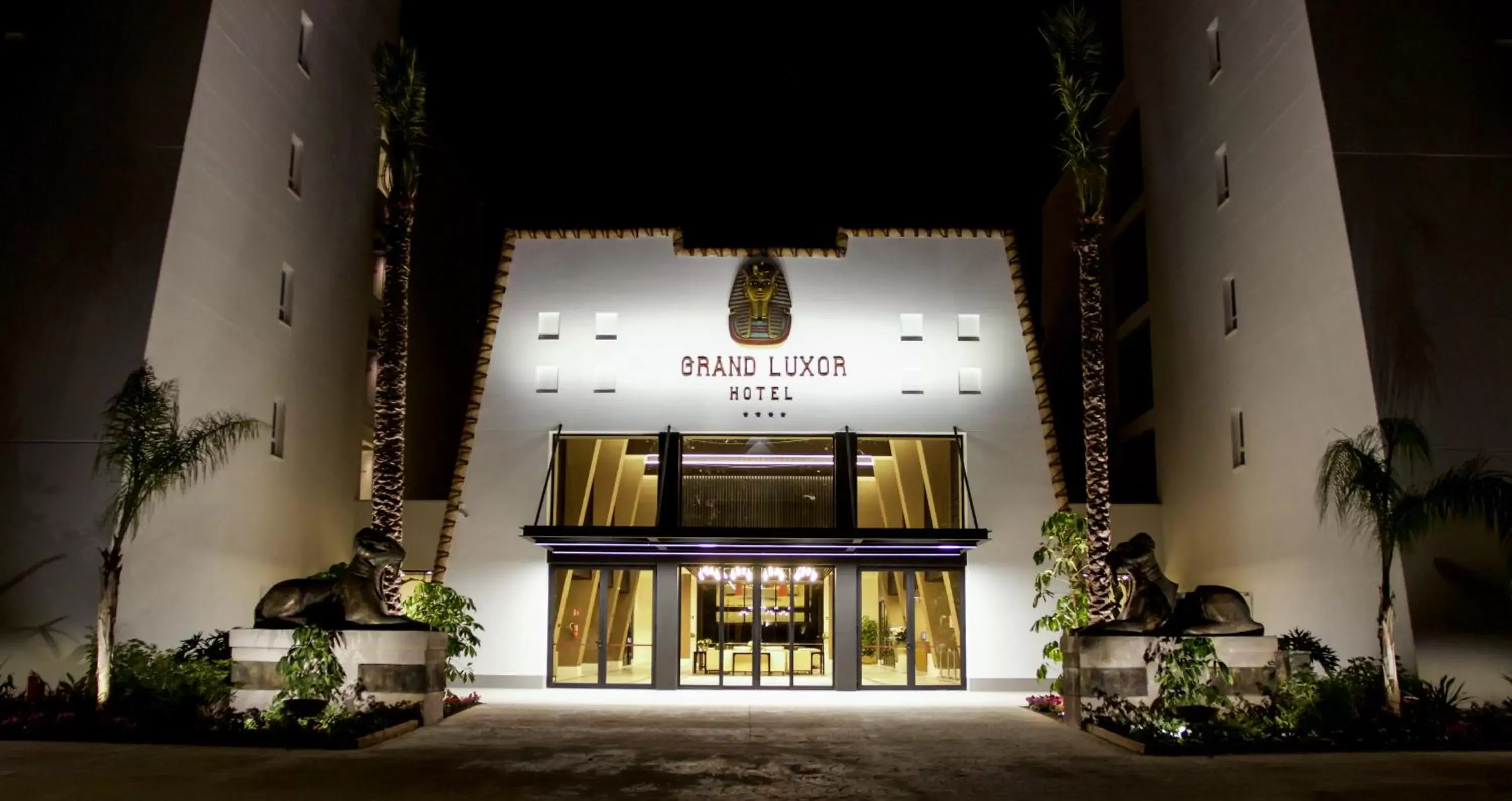 Facade/entrance in Grand Luxor Hotel