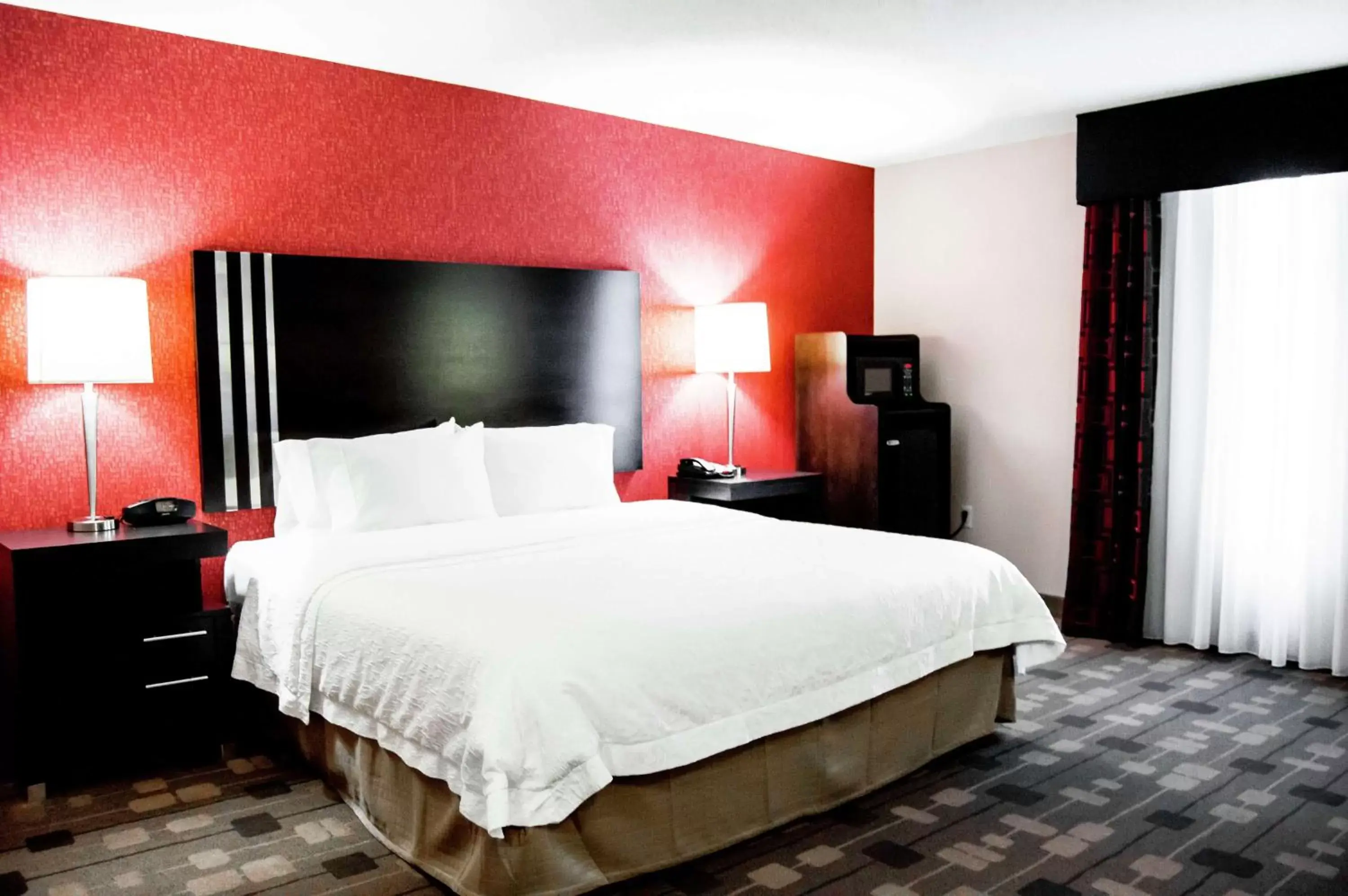 Bed in Hampton Inn & Suites Richmond Glenside