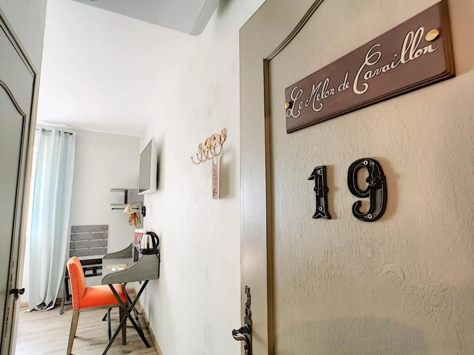 Bedroom in The Originals Boutique, Hôtel du Parc, Cavaillon