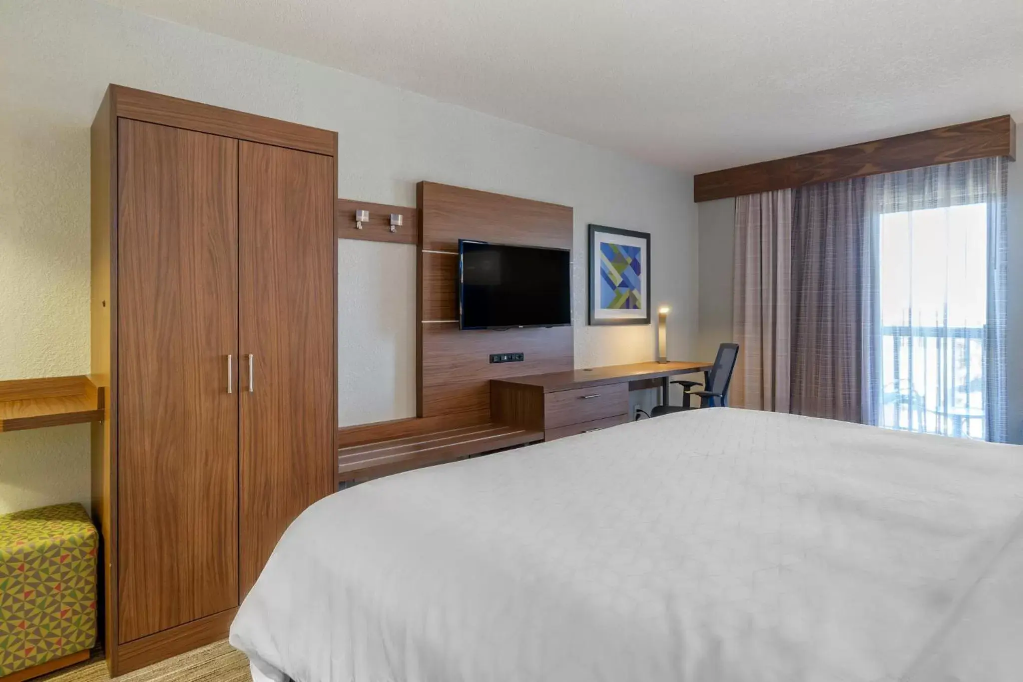 Photo of the whole room, Bed in Holiday Inn Express Cape Coral-Fort Myers Area, an IHG Hotel