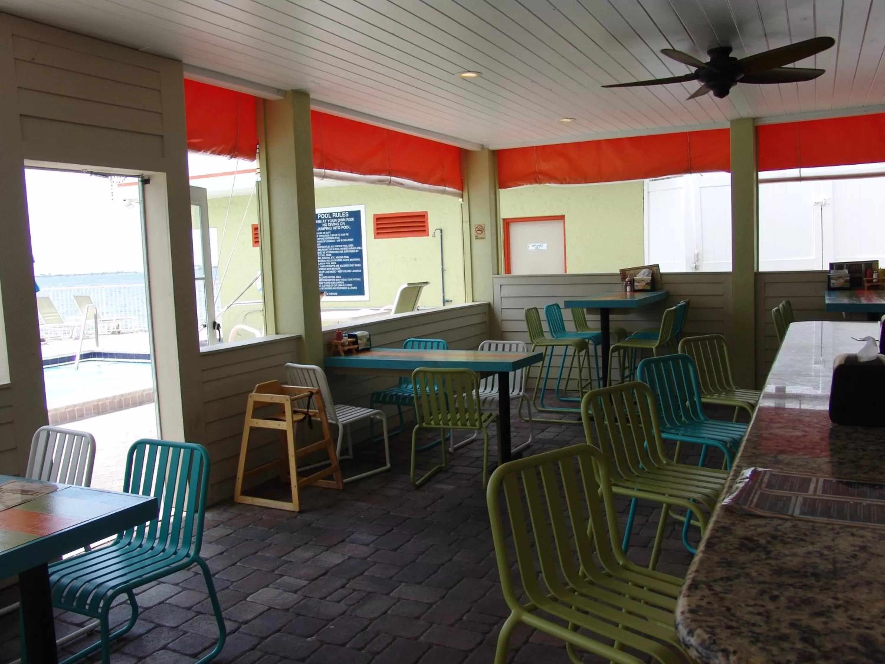 Food and drinks in Sailport Waterfront Suites