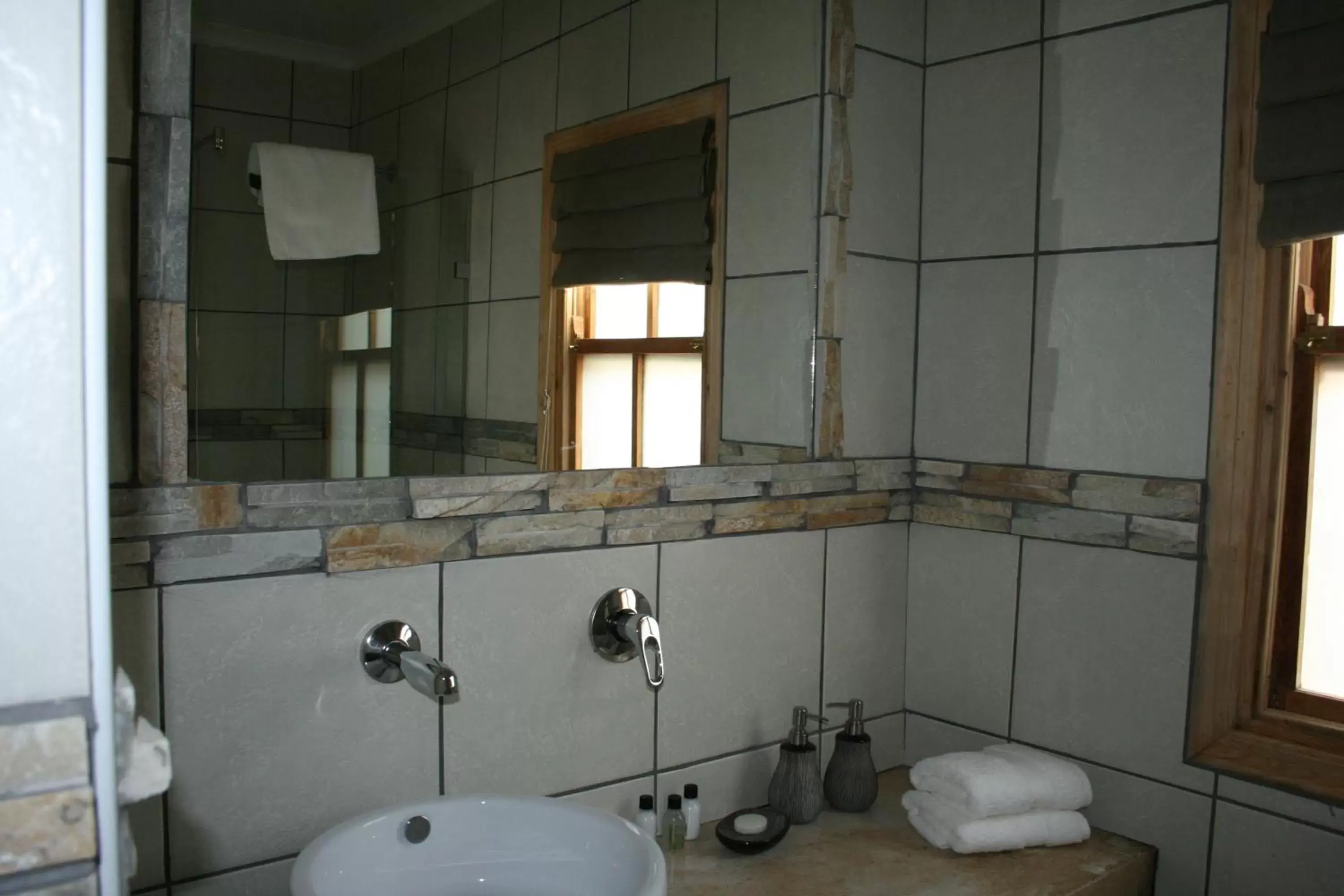 Bathroom in Mimosa Lodge