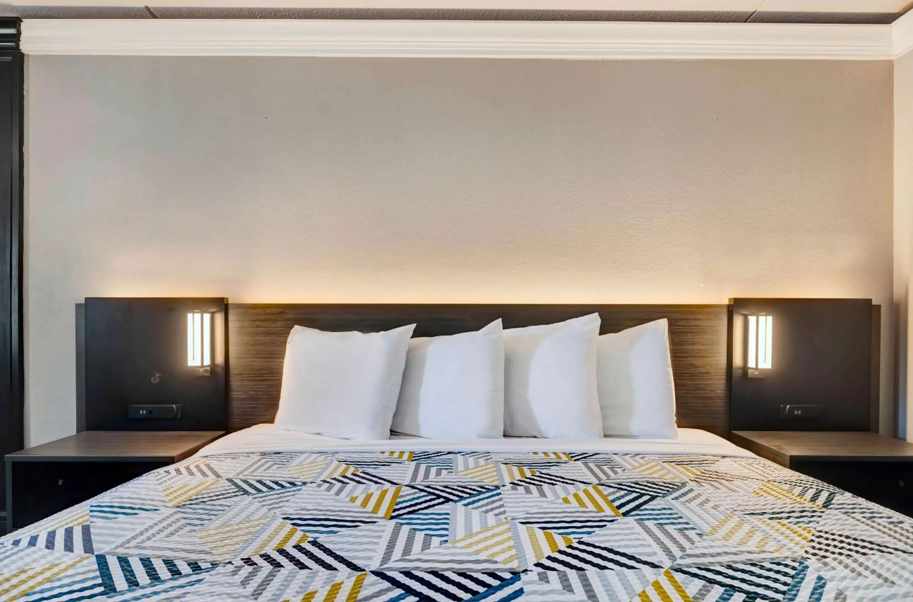 Bedroom, Bed in Motel 6 North Little Rock, AR-JFK Blvd