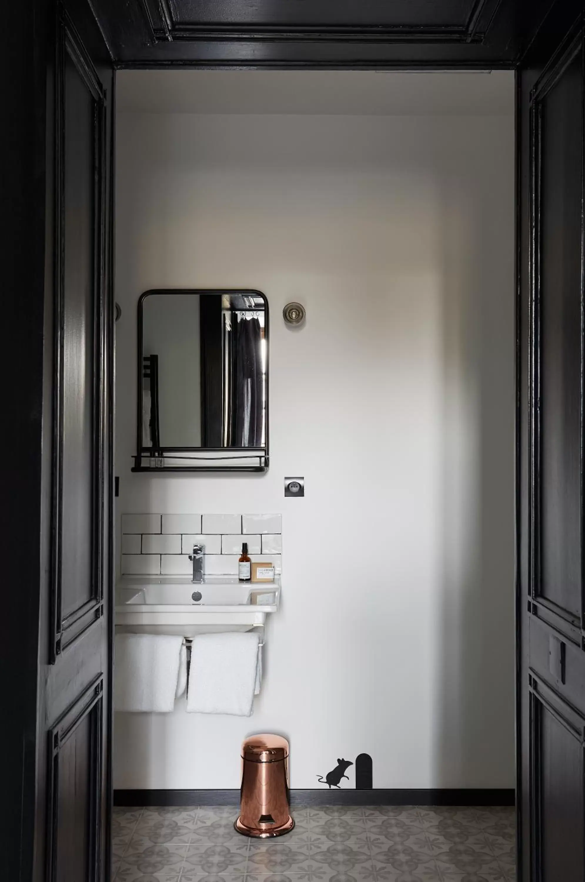 Bathroom, TV/Entertainment Center in Le Boutik Hotel