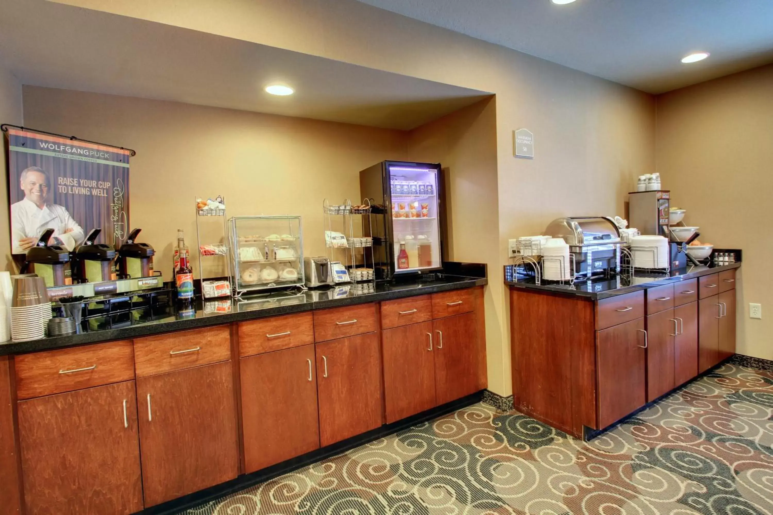American breakfast in Cobblestone Inn & Suites - Rugby American breakfast in Cobblestone Inn & Suites - Rugby