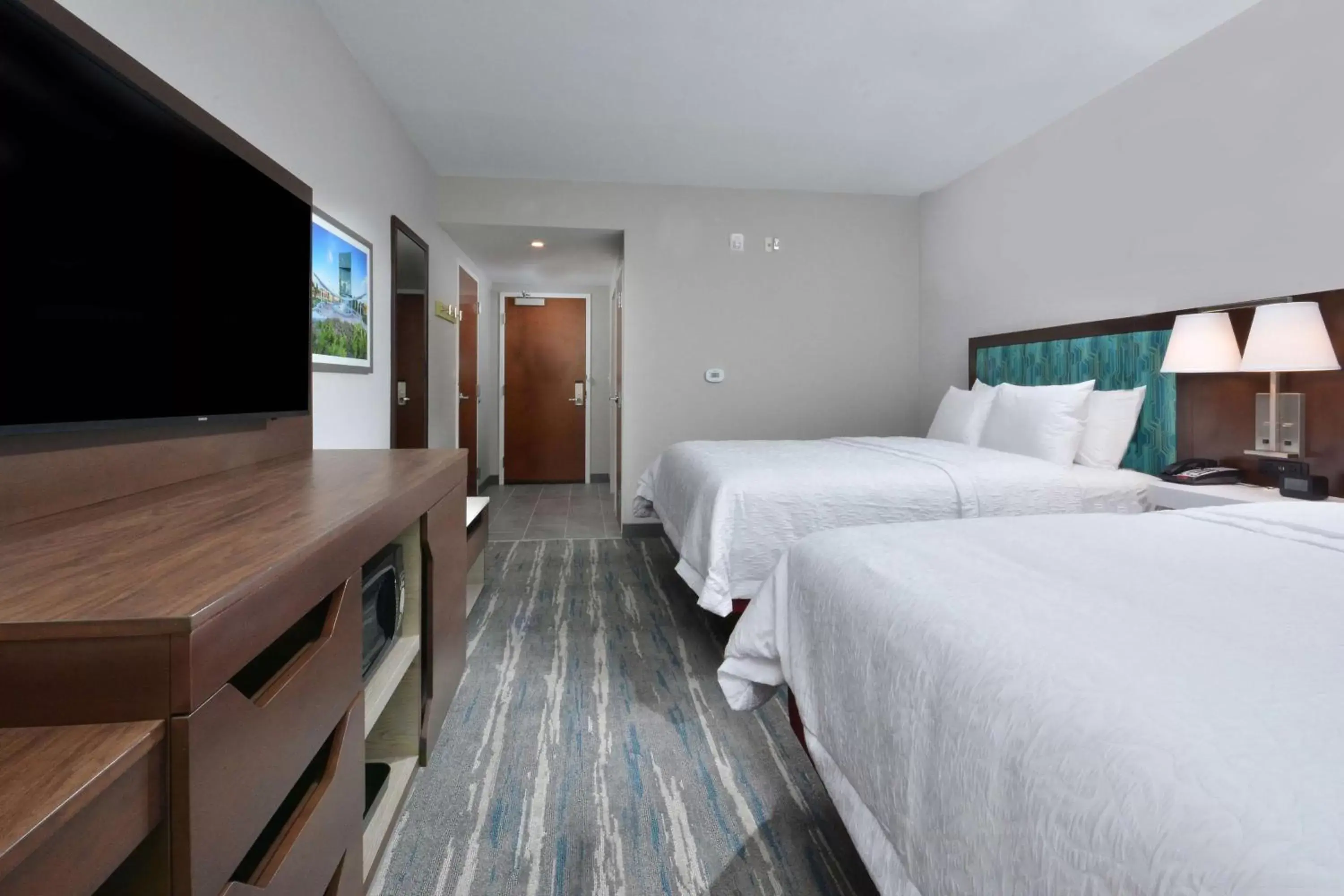 Bed in Hampton Inn & Suites Charlotte North I 485